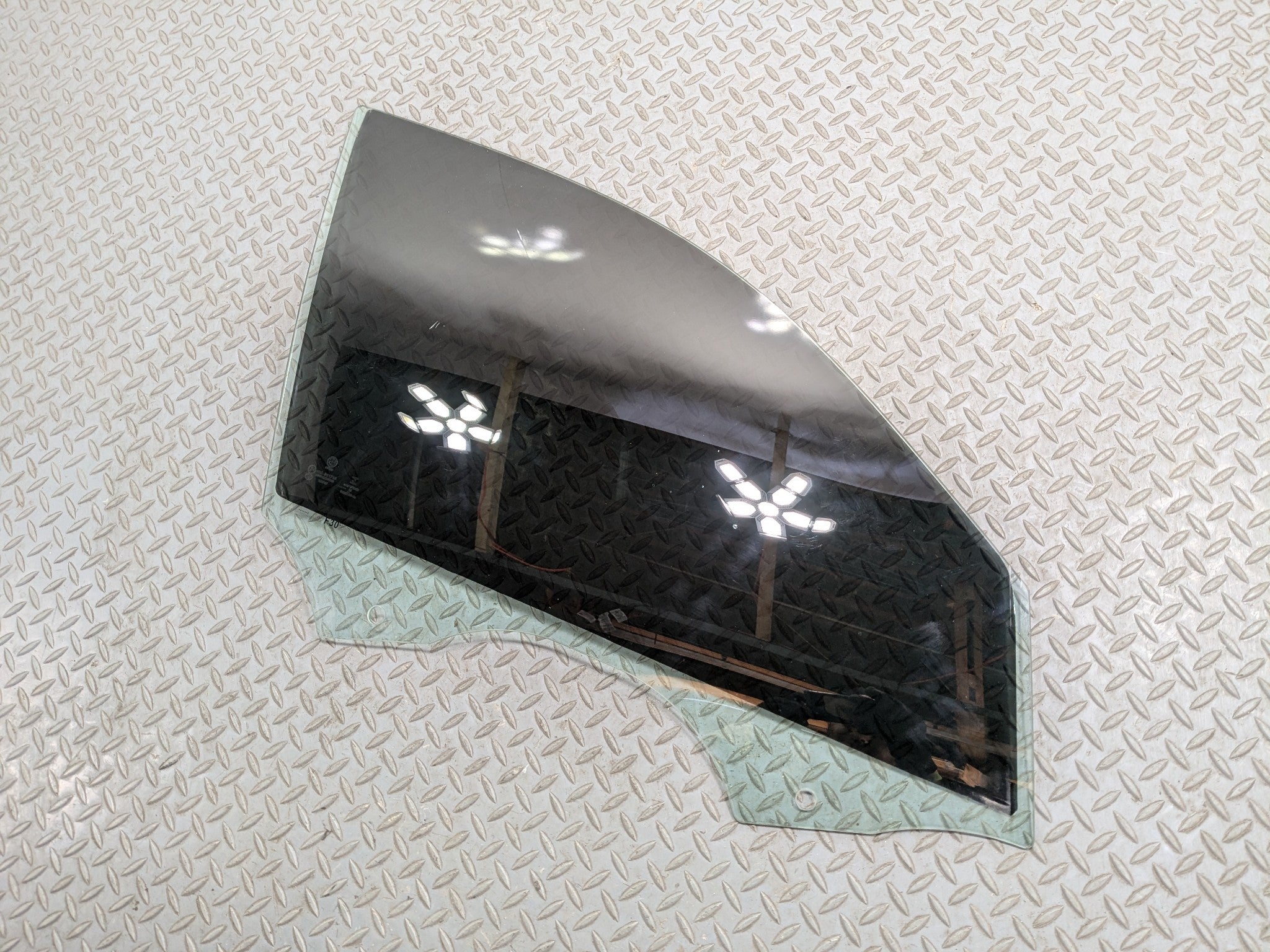 2015 - 2018 BMW 320I OEM DOOR WINDOW GLASS WITH TINT FRONT RIGHT PASSENGER SIDE