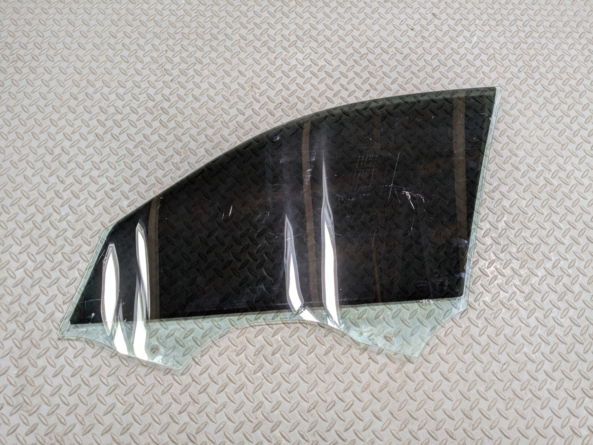 2015 - 2018 BMW 320I OEM DOOR WINDOW GLASS WITH TINT FRONT RIGHT PASSENGER SIDE