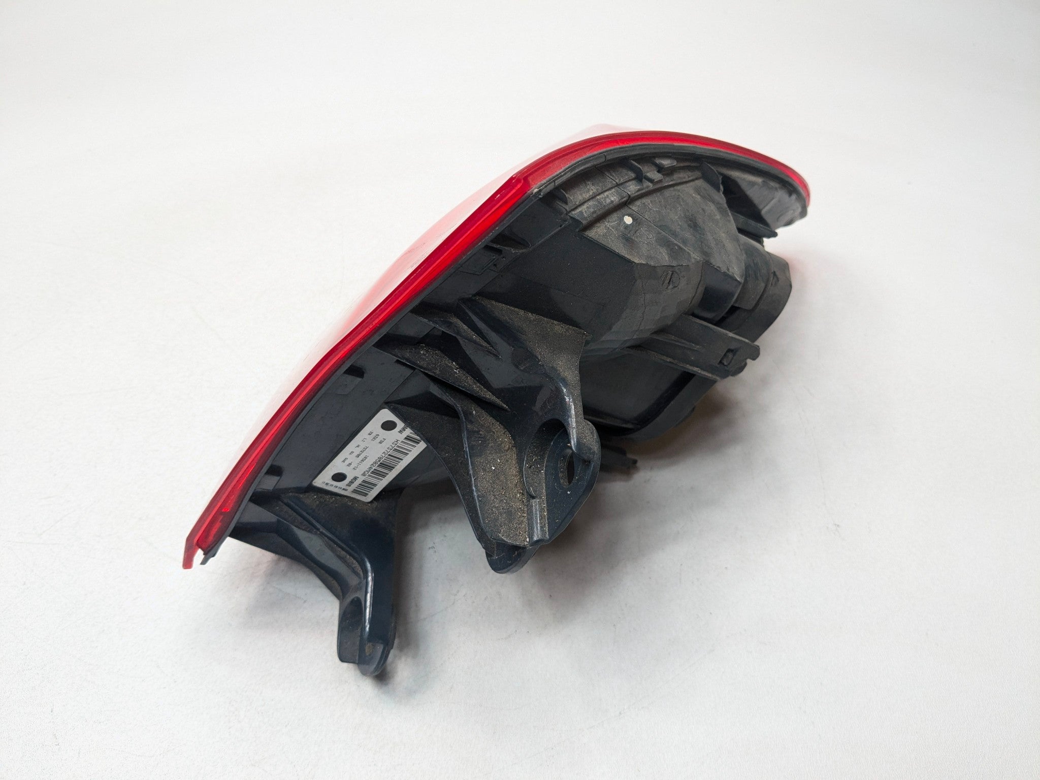 2015 - 2018 BMW 320I OEM OUTER QUARTER PANEL MOUNTED TAIL LIGHT REAR LEFT SIDE