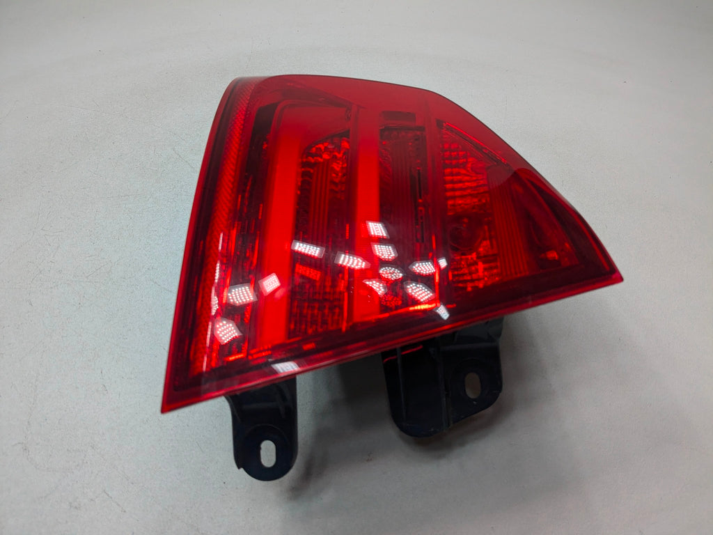 2015 - 2018 BMW 320I OEM OUTER QUARTER PANEL MOUNTED TAIL LIGHT REAR LEFT SIDE