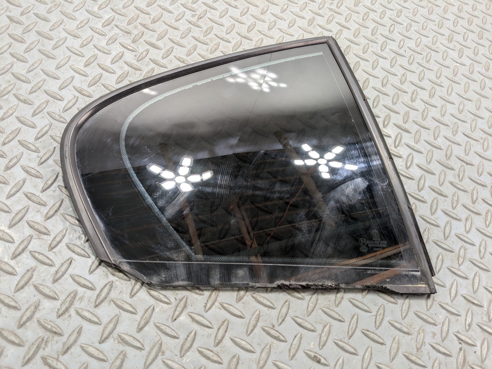 2015 - 2018 BMW 320I OEM VENT GLASS FITS REAR RIGHT PASSENGER DOOR