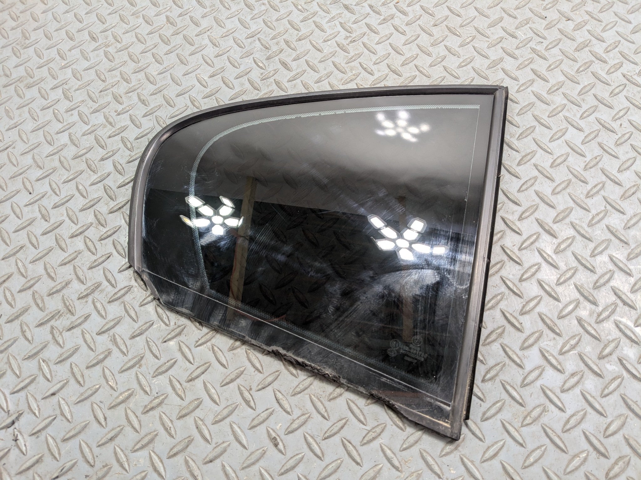 2015 - 2018 BMW 320I OEM VENT GLASS FITS REAR RIGHT PASSENGER DOOR