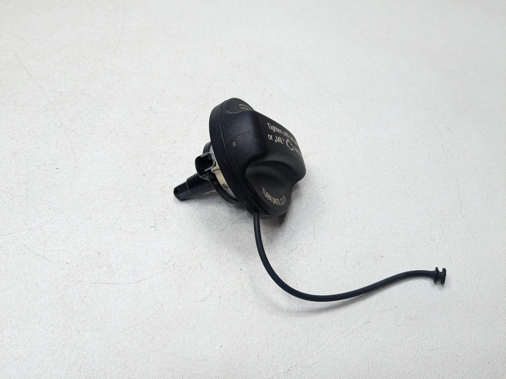 2015 - 2018 BMW 320I OEM GAS FUEL TANK RESERVOIR FILLER NECK COVER CAP