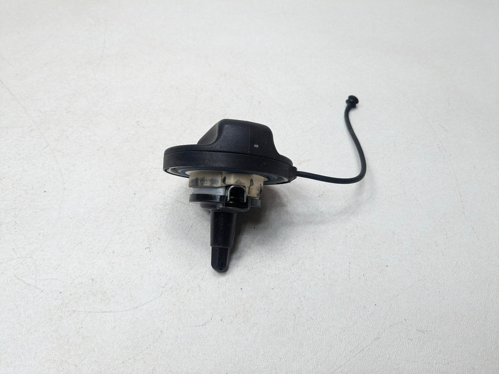 2015 - 2018 BMW 320I OEM GAS FUEL TANK RESERVOIR FILLER NECK COVER CAP