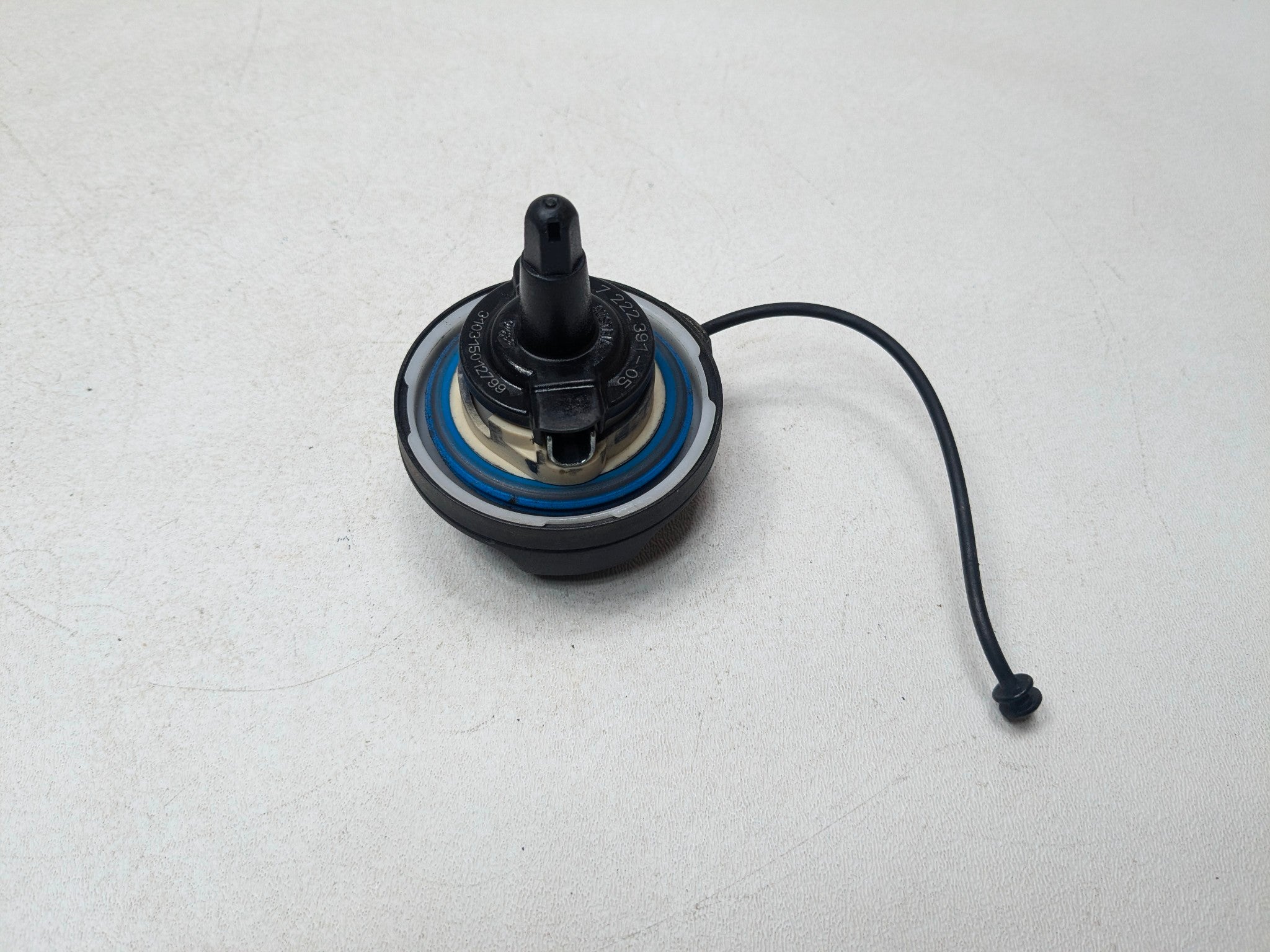 2015 - 2018 BMW 320I OEM GAS FUEL TANK RESERVOIR FILLER NECK COVER CAP