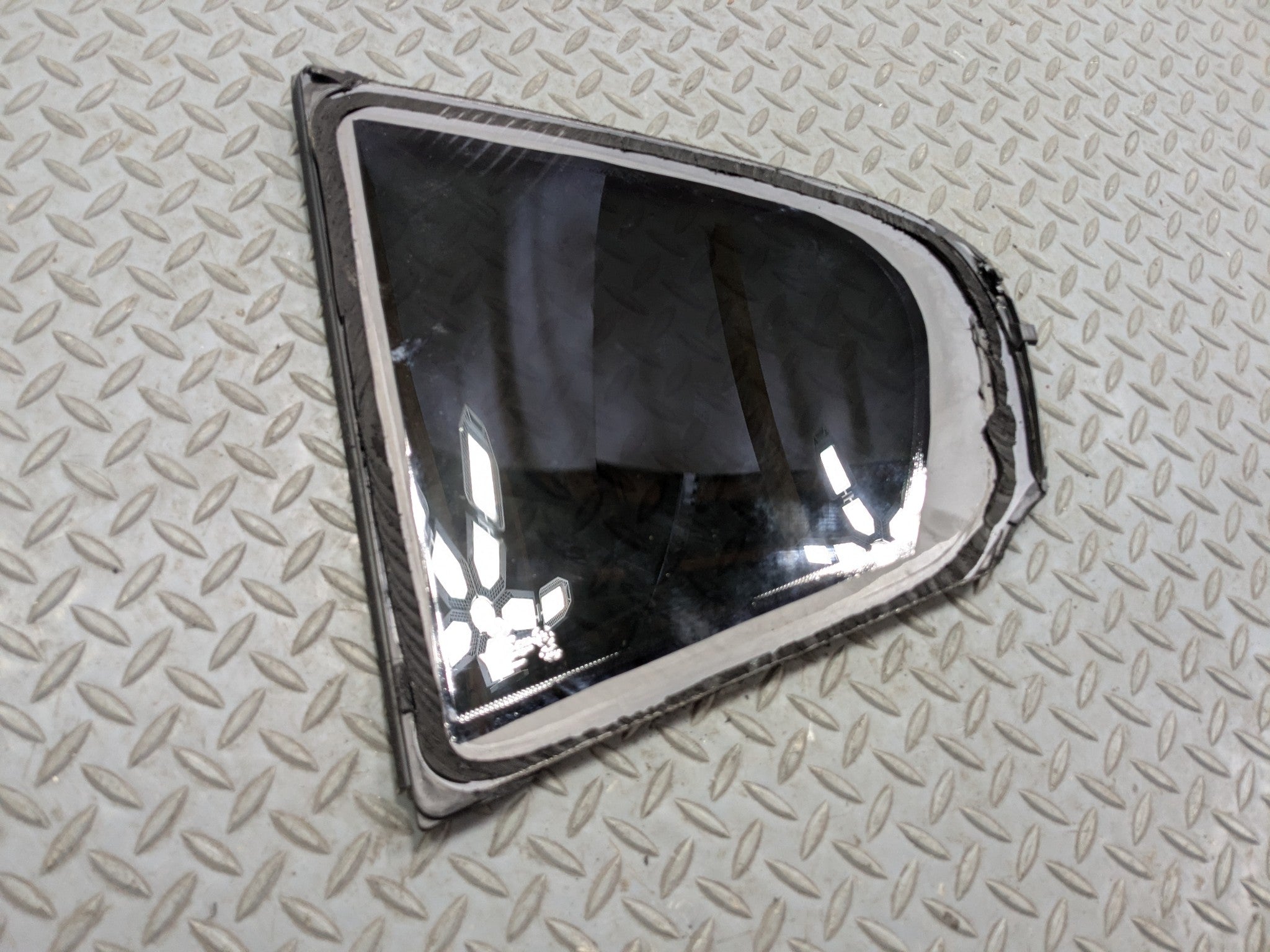 2015 - 2018 BMW 320I OEM VENT GLASS FITS REAR RIGHT PASSENGER DOOR