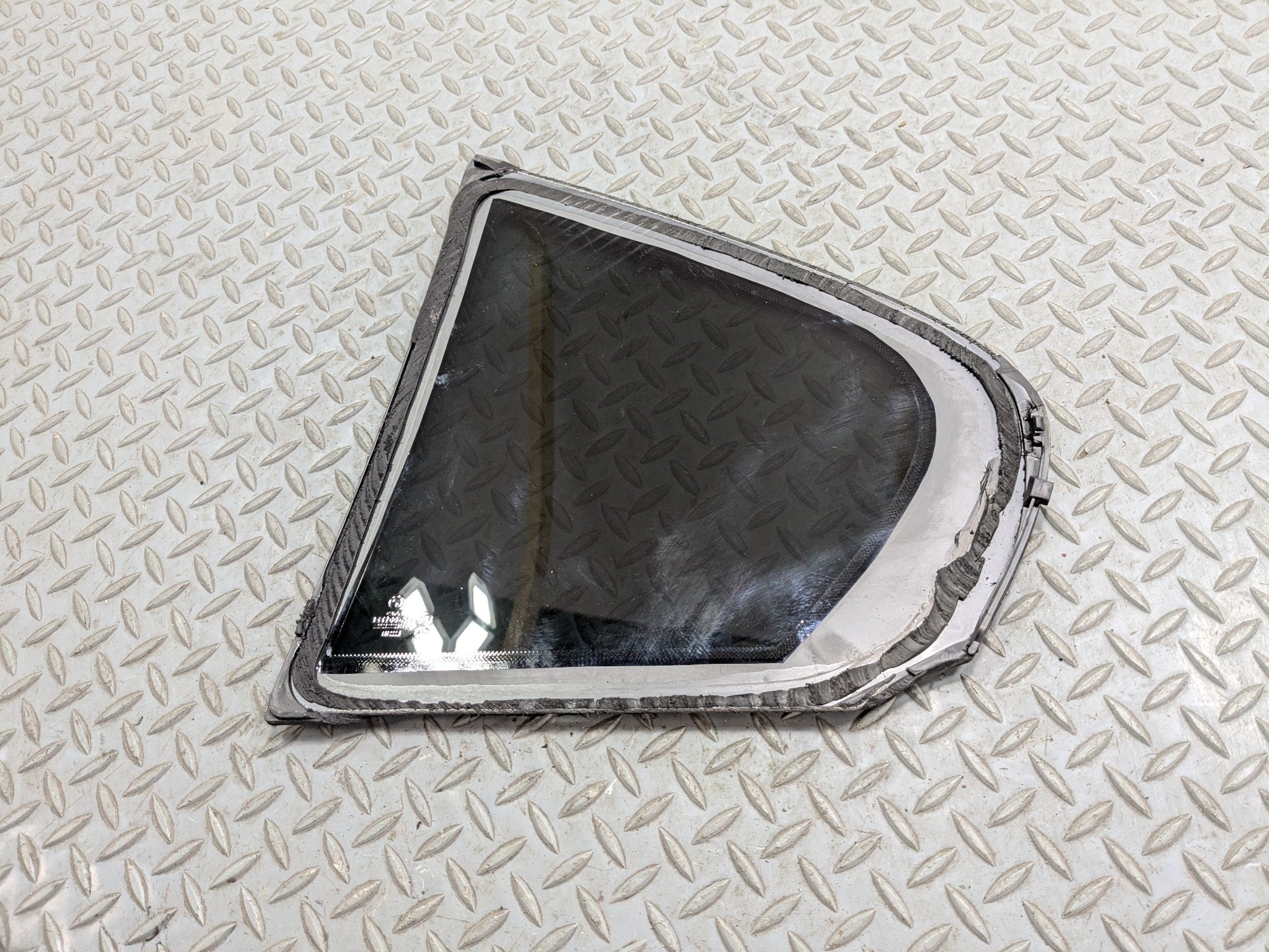 2015 - 2018 BMW 320I OEM VENT GLASS FITS REAR RIGHT PASSENGER DOOR