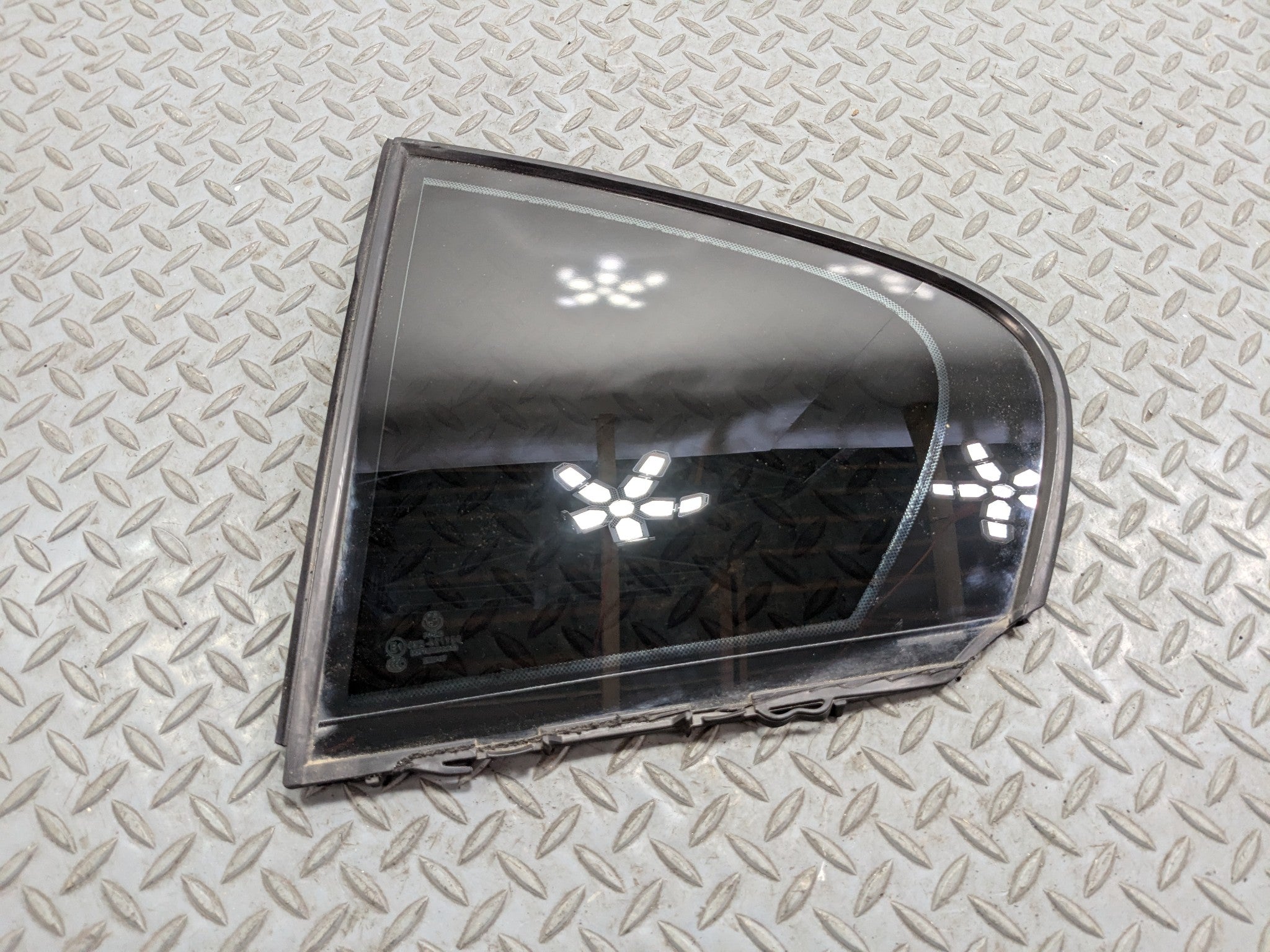 2015 - 2018 BMW 320I OEM VENT GLASS FITS REAR LEFT DRIVER DOOR