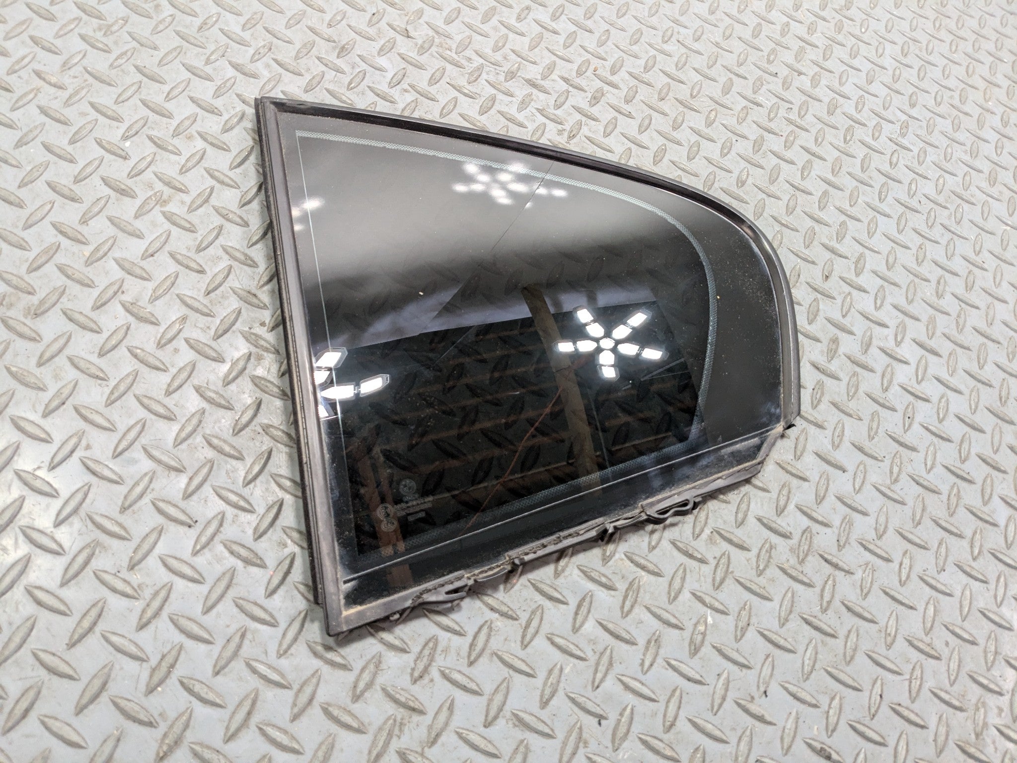 2015 - 2018 BMW 320I OEM VENT GLASS FITS REAR LEFT DRIVER DOOR