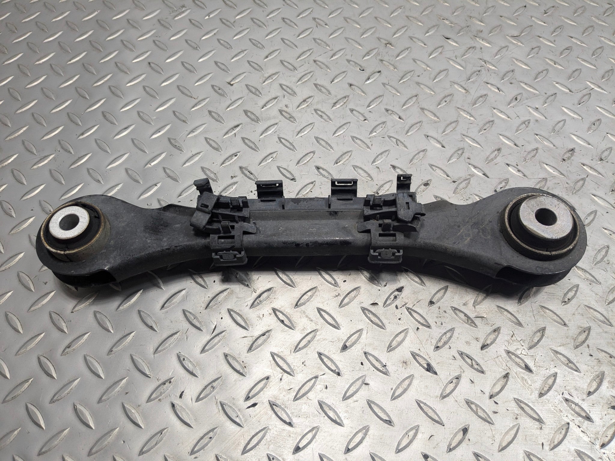 2015 - 2018 BMW 320I OEM UPPER CENTER CONTROL ARM REAR RIGHT PASSENGER SIDE