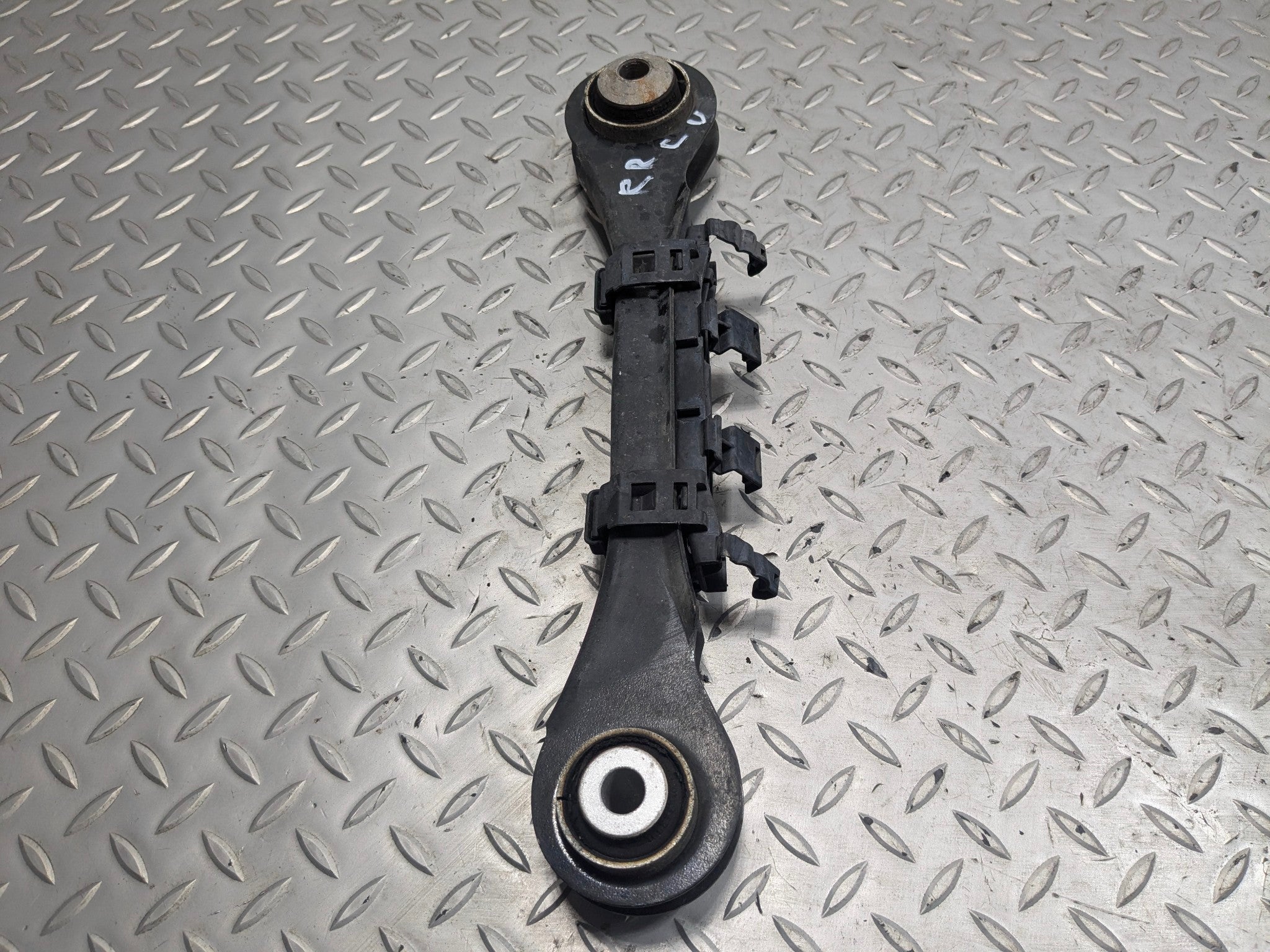 2015 - 2018 BMW 320I OEM UPPER CENTER CONTROL ARM REAR RIGHT PASSENGER SIDE