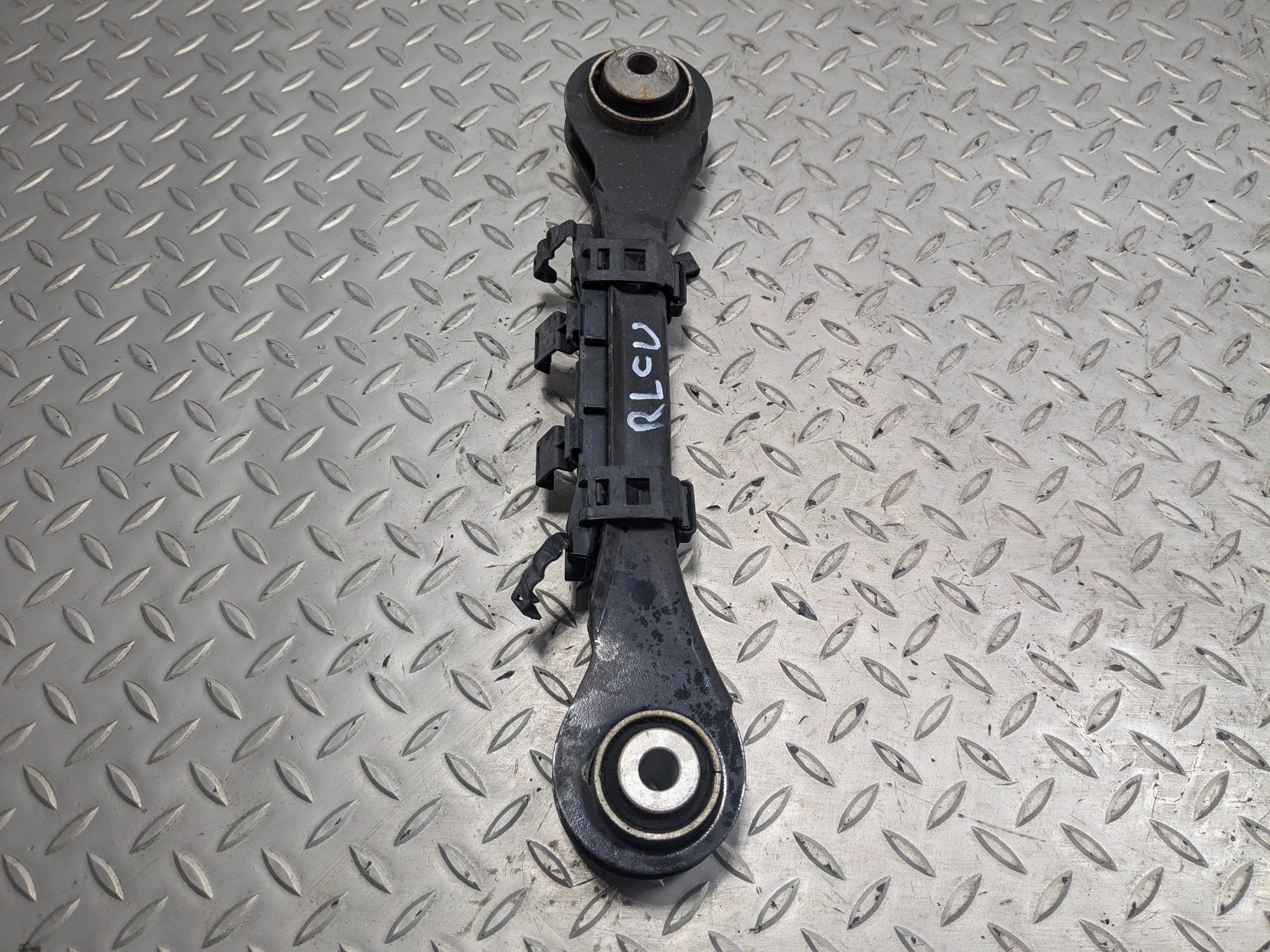 2015 - 2018 BMW 320I OEM UPPER CENTER CONTROL ARM REAR LEFT DRIVER SIDE
