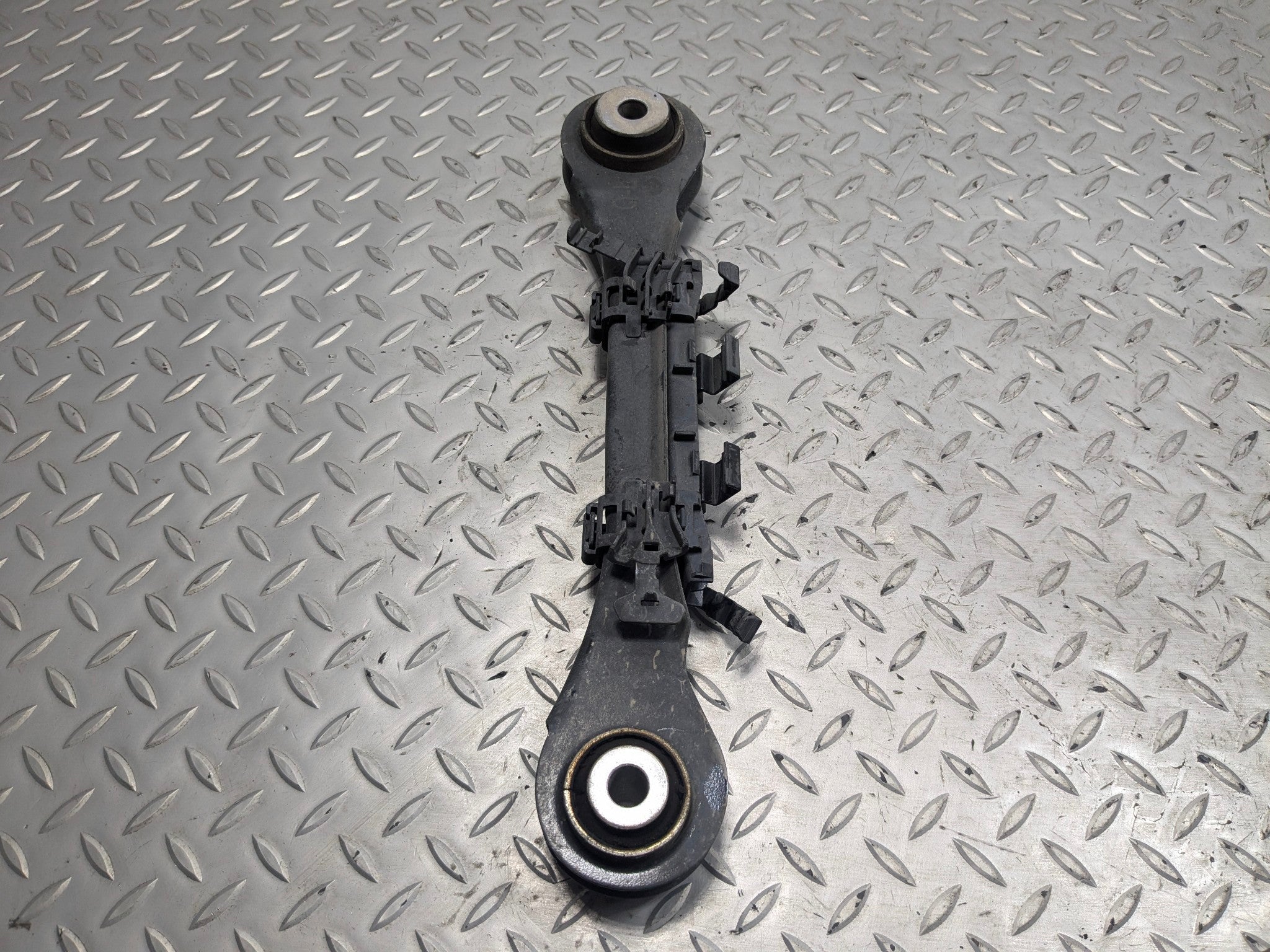 2015 - 2018 BMW 320I OEM UPPER CENTER CONTROL ARM REAR LEFT DRIVER SIDE