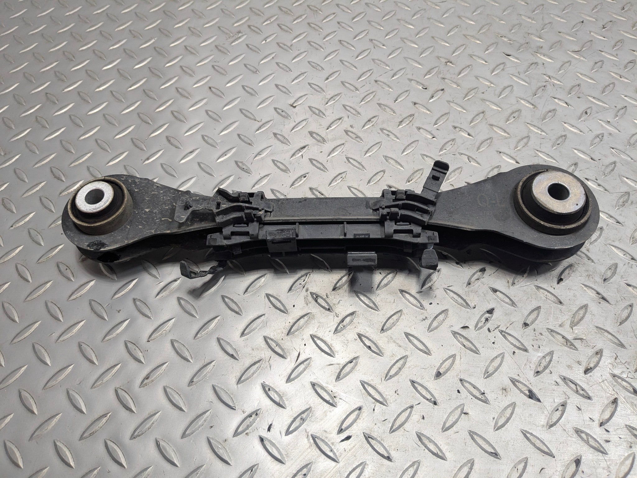 2015 - 2018 BMW 320I OEM UPPER CENTER CONTROL ARM REAR LEFT DRIVER SIDE