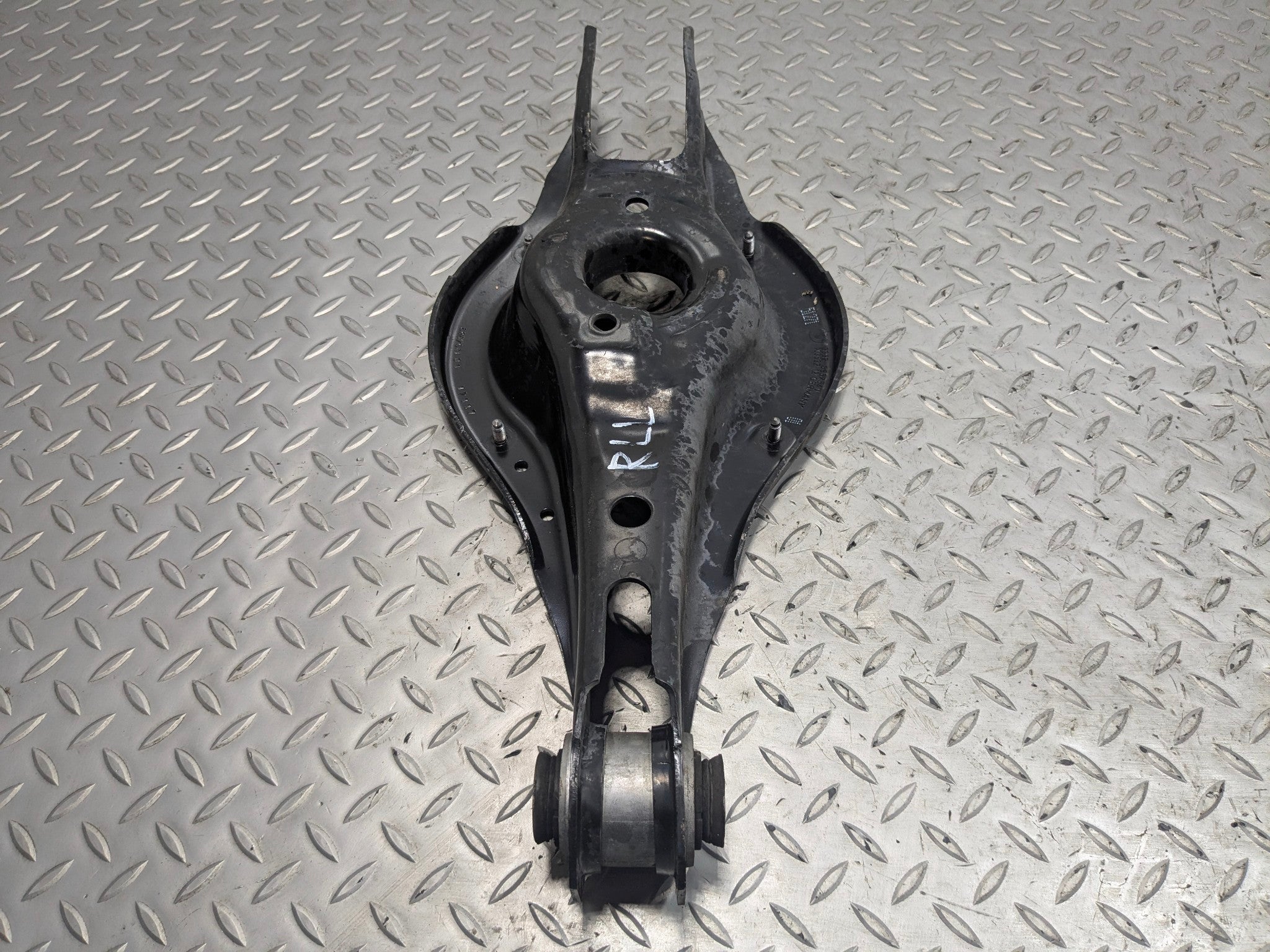 2015 - 2018 BMW 320I OEM LOWER CONTROL ARM SPRING PERCH REAR LEFT DRIVER SIDE