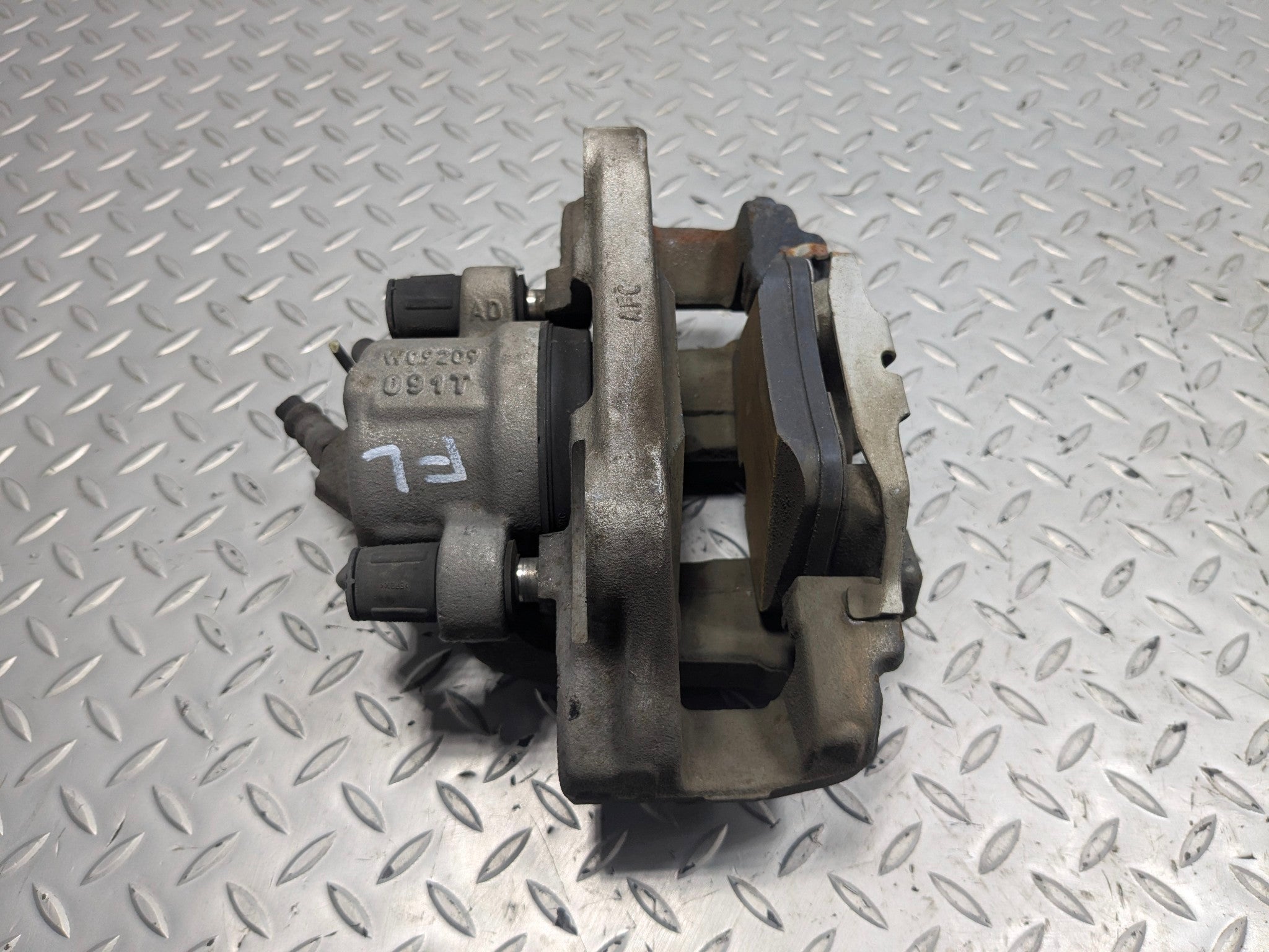 2015 - 2018 BMW 320I OEM BRAKE CALIPER ASSEMBLY FRONT LEFT DRIVER SIDE