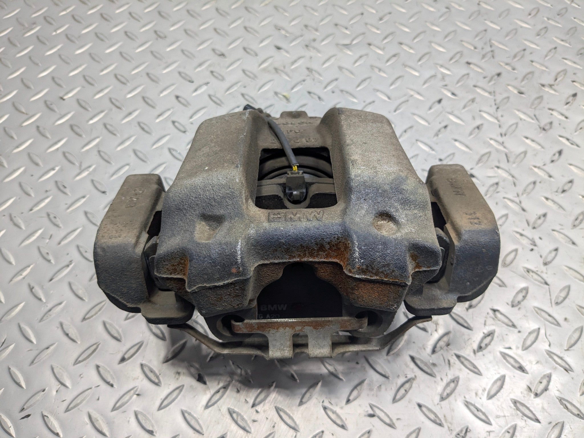 2015 - 2018 BMW 320I OEM BRAKE CALIPER ASSEMBLY FRONT LEFT DRIVER SIDE