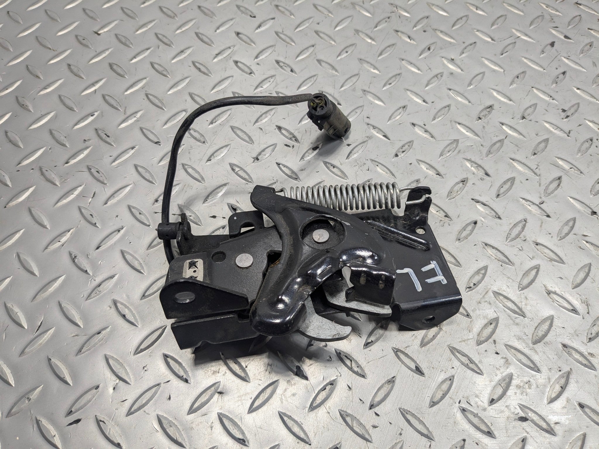 2015 - 2018 BMW 320I OEM HOOD BONNET LOCK LATCH FRRONT LEFT DRIVER SIDE