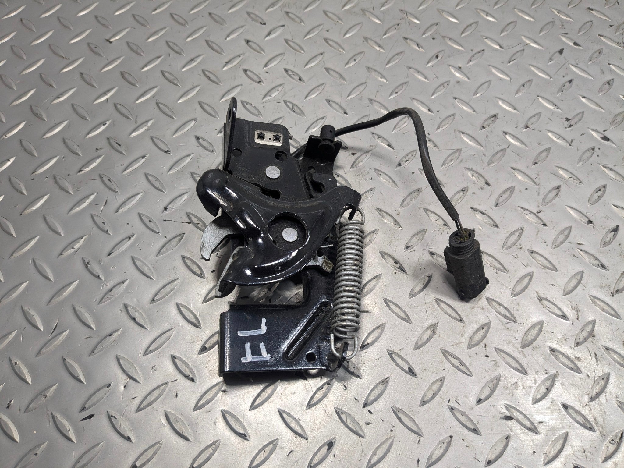 2015 - 2018 BMW 320I OEM HOOD BONNET LOCK LATCH FRRONT LEFT DRIVER SIDE