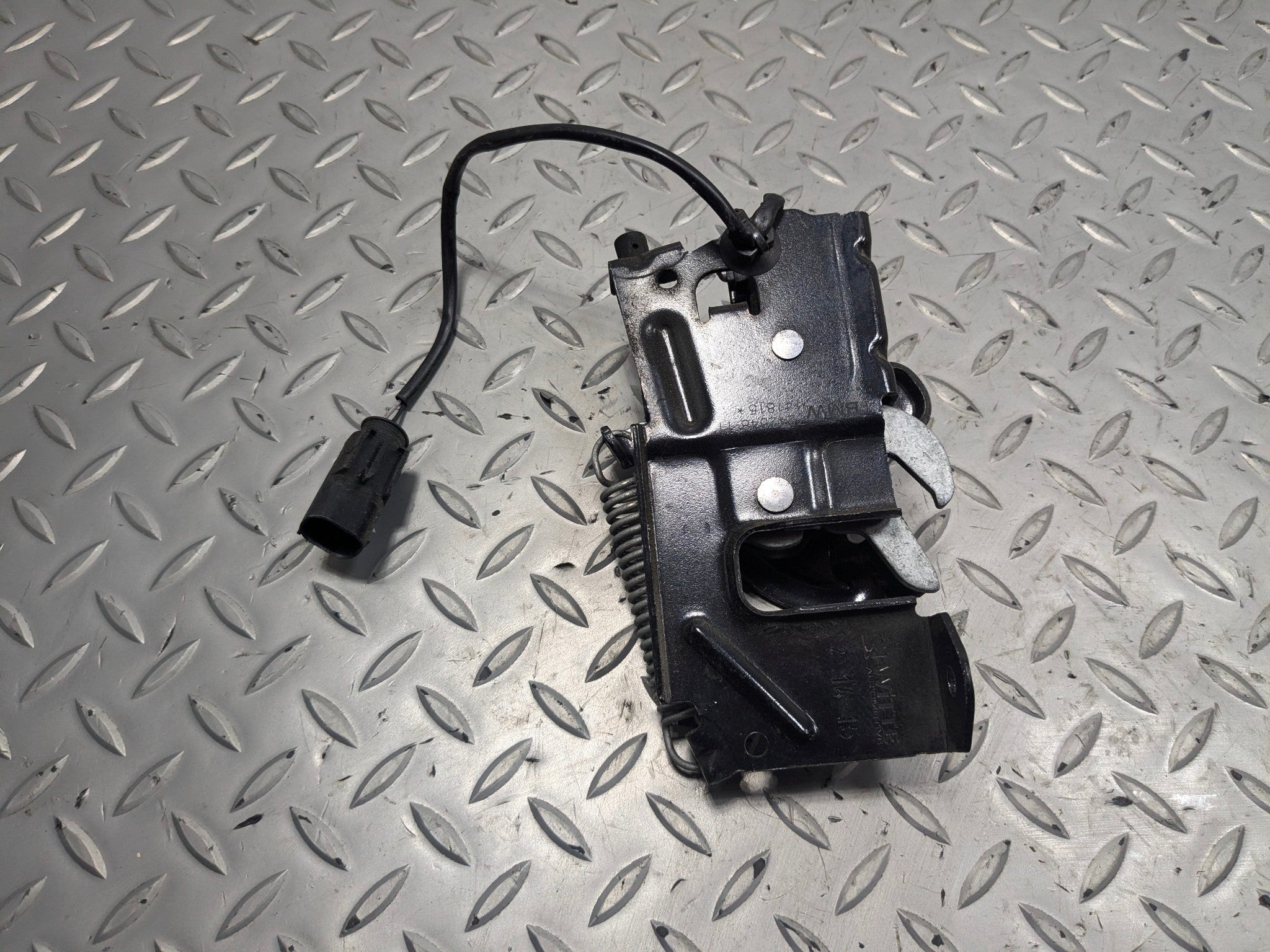 2015 - 2018 BMW 320I OEM HOOD BONNET LOCK LATCH FRRONT LEFT DRIVER SIDE