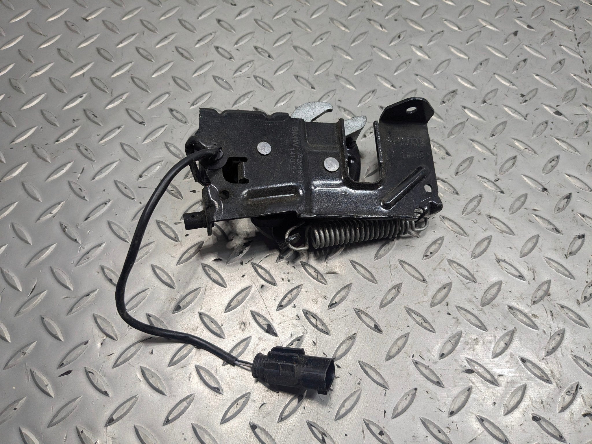 2015 - 2018 BMW 320I OEM HOOD BONNET LOCK LATCH FRRONT LEFT DRIVER SIDE