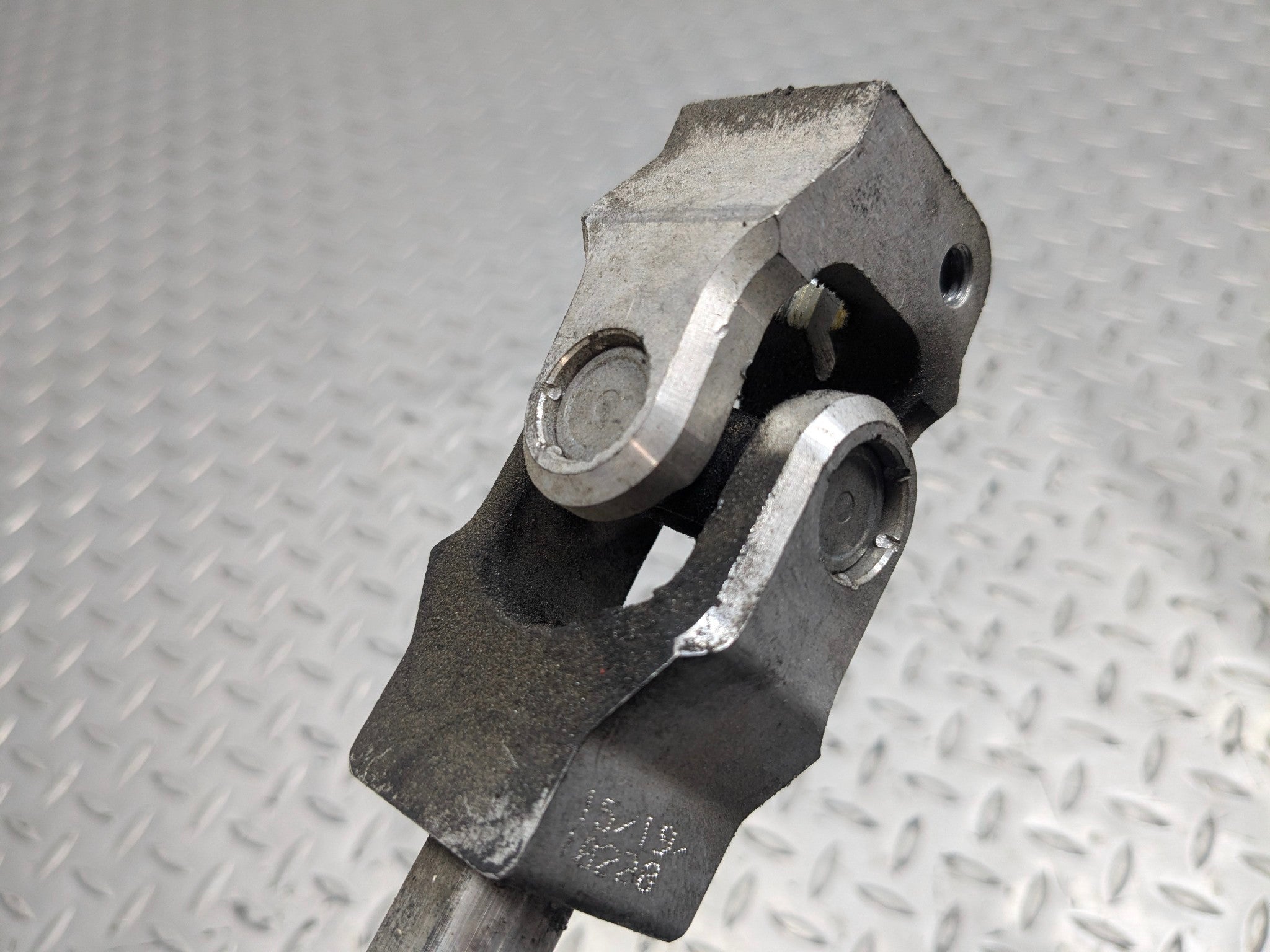 2015 - 2018 BMW 320I OEM INTERMEDIATE UNIVERSAL JOINT SHAFT STEERING COLUMN