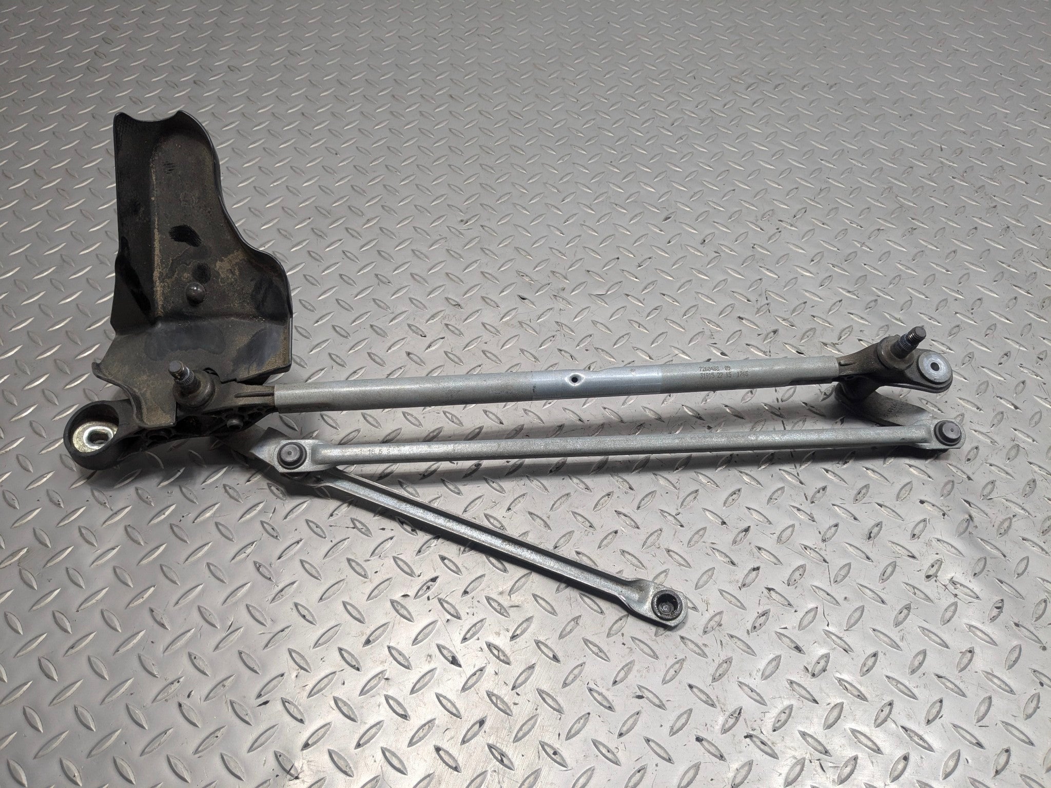 2015 - 2018 BMW 320I OEM WINDSHIELD WIPER TRANSMISSION LINKAGE WITHOUT MOTOR