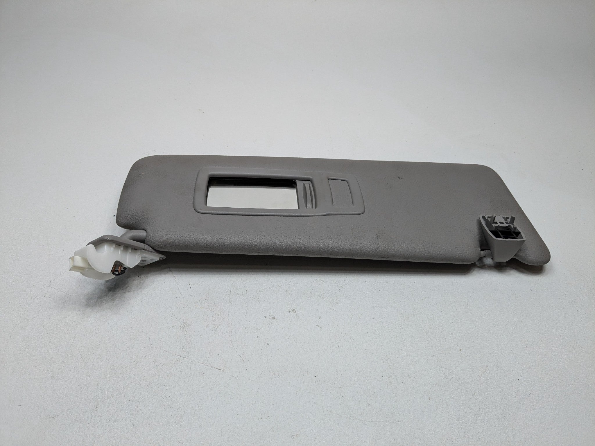 2015 - 2018 BMW 320I OEM SUN VISOR SUNVISOR SHADE FRONT RIGHT SIDE GREY