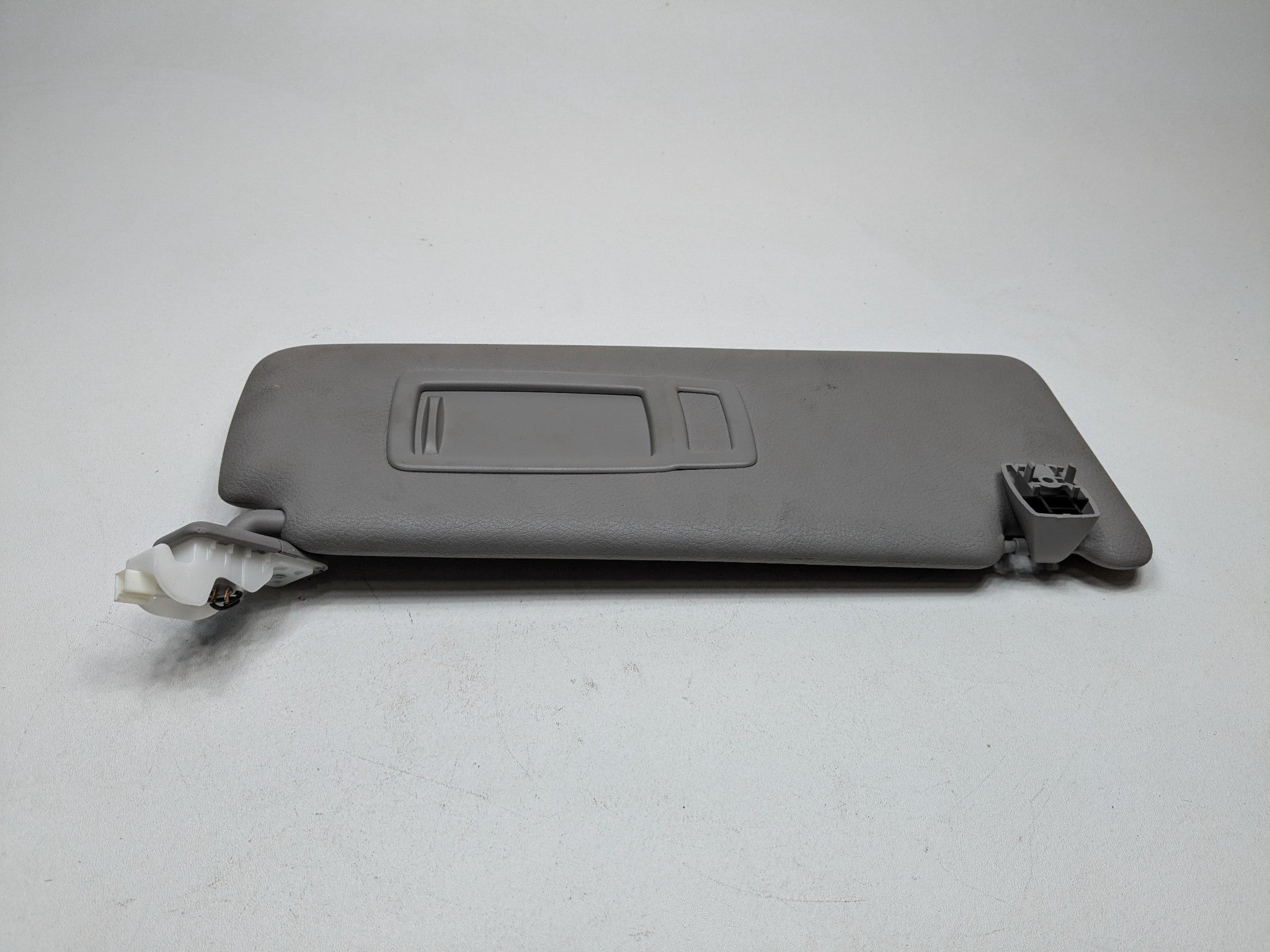 2015 - 2018 BMW 320I OEM SUN VISOR SUNVISOR SHADE FRONT RIGHT SIDE GREY