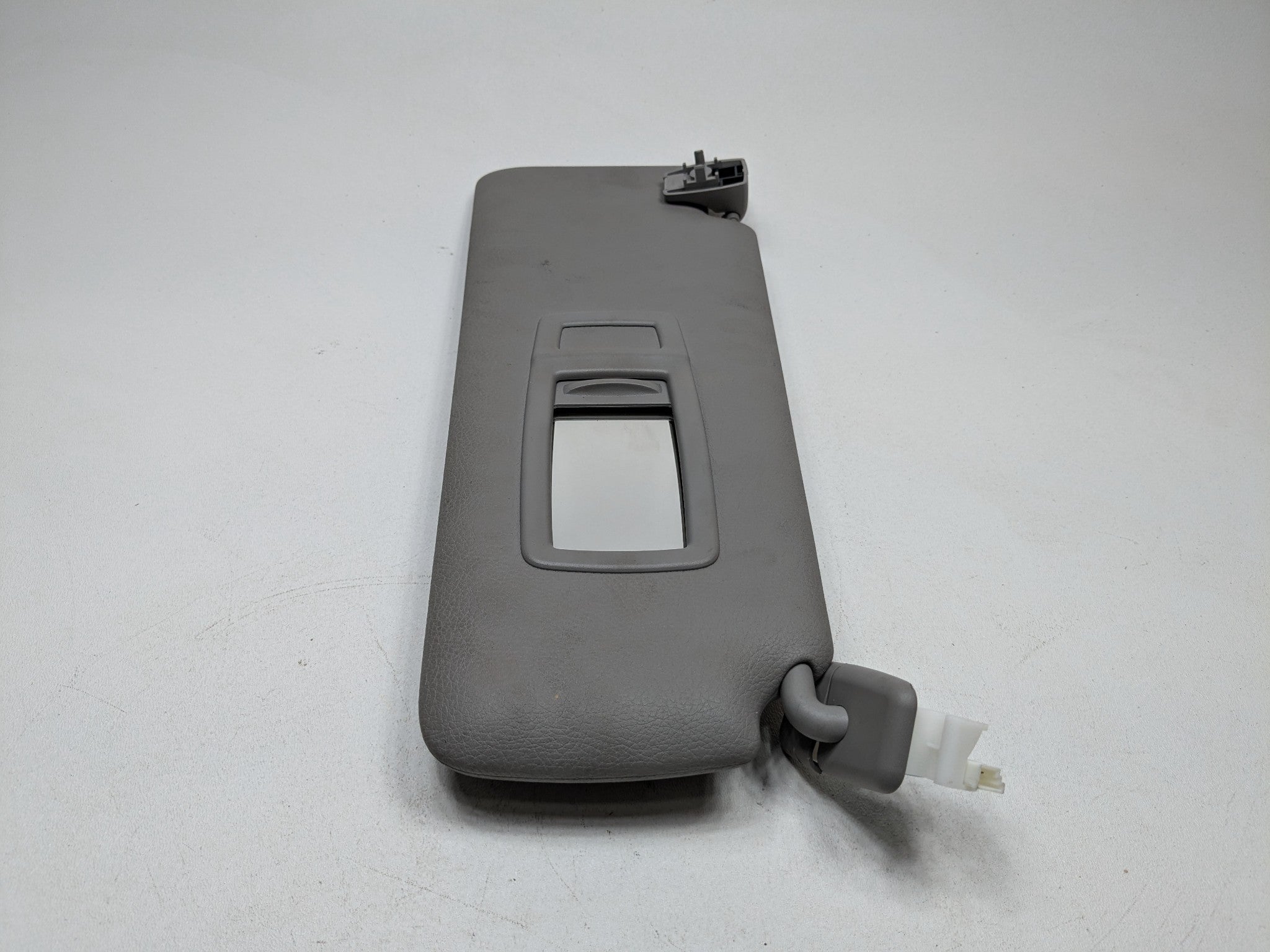 2015 - 2018 BMW 320I OEM SUN VISOR SUNVISOR SHADE FRONT RIGHT SIDE GREY