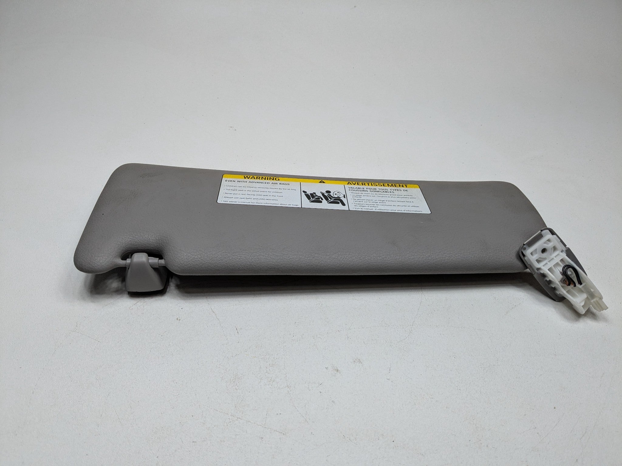 2015 - 2018 BMW 320I OEM SUN VISOR SUNVISOR SHADE FRONT RIGHT SIDE GREY