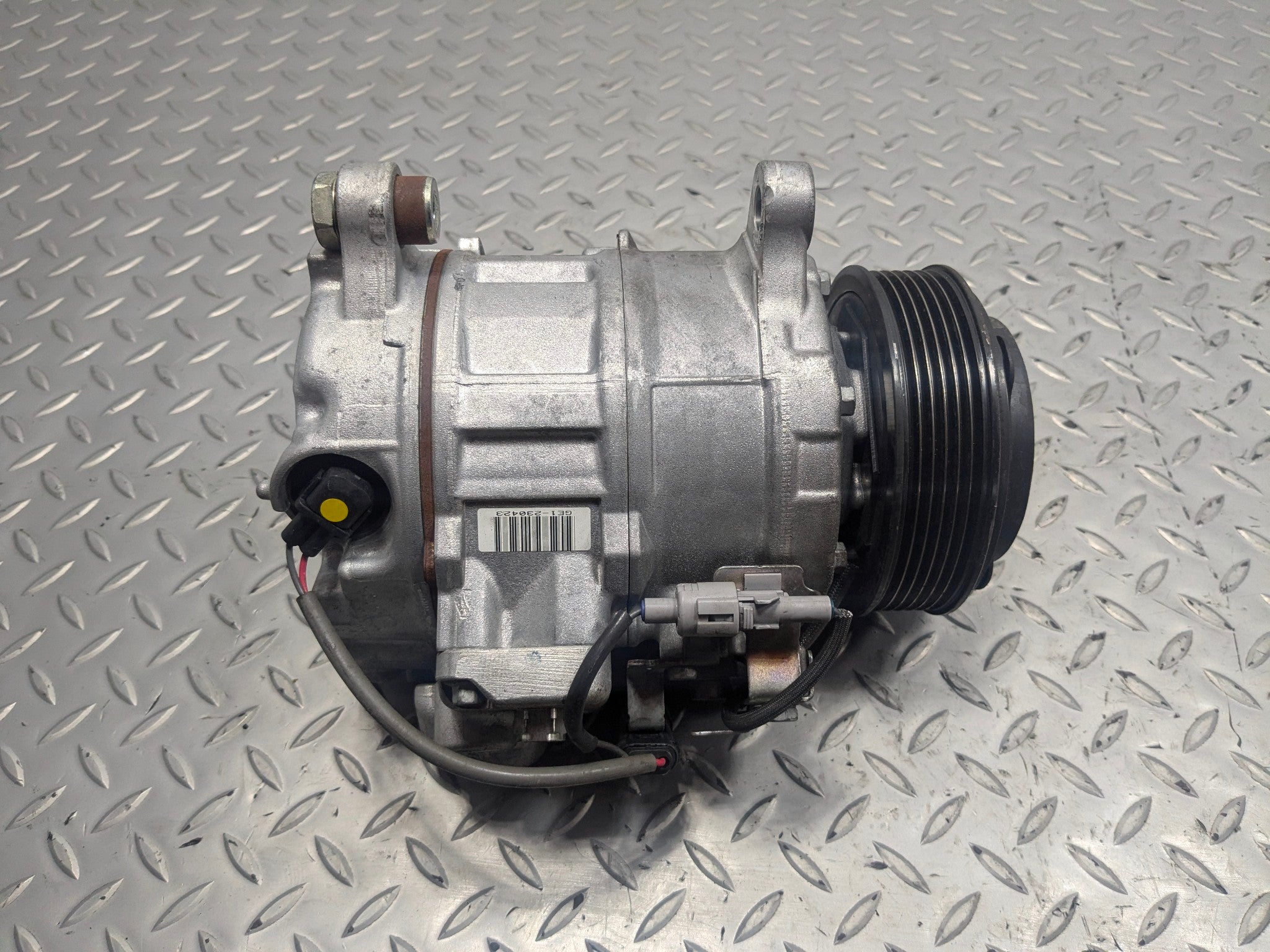 2015 - 2018 BMW 320I OEM AIR CONDITIONING COMPRESSOR PUMP ASSEMBLY