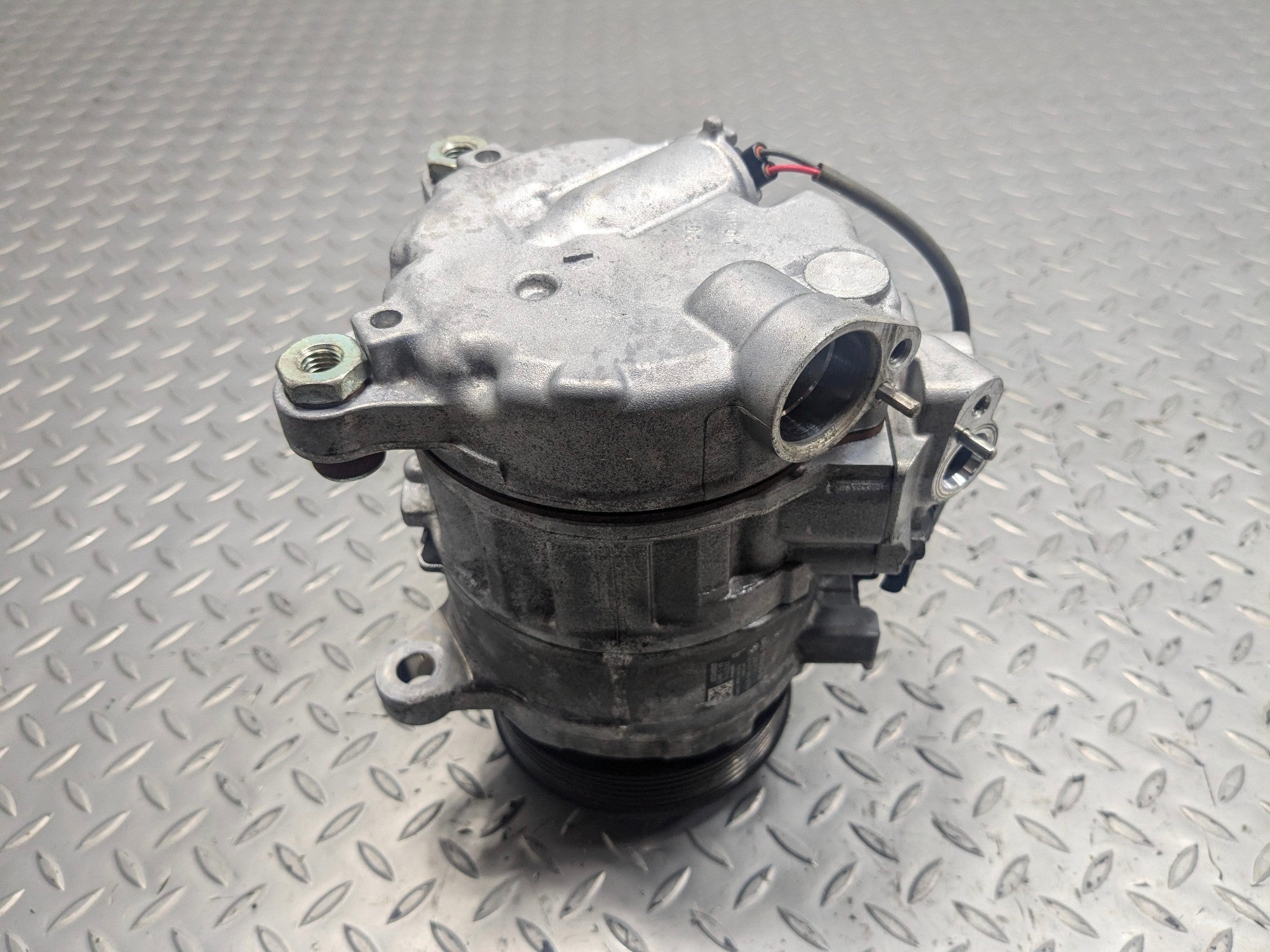2015 - 2018 BMW 320I OEM AIR CONDITIONING COMPRESSOR PUMP ASSEMBLY