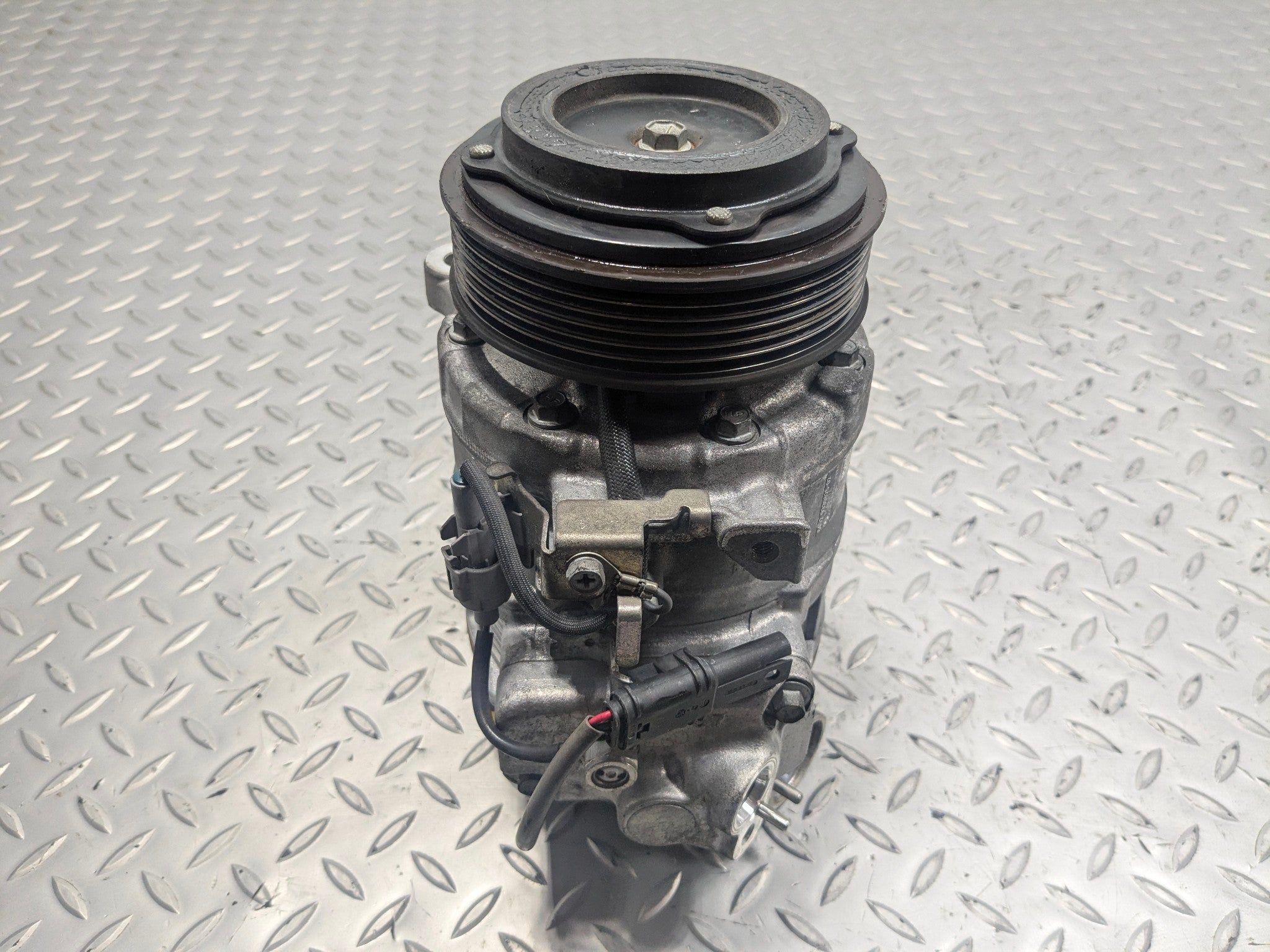 2015 - 2018 BMW 320I OEM AIR CONDITIONING COMPRESSOR PUMP ASSEMBLY