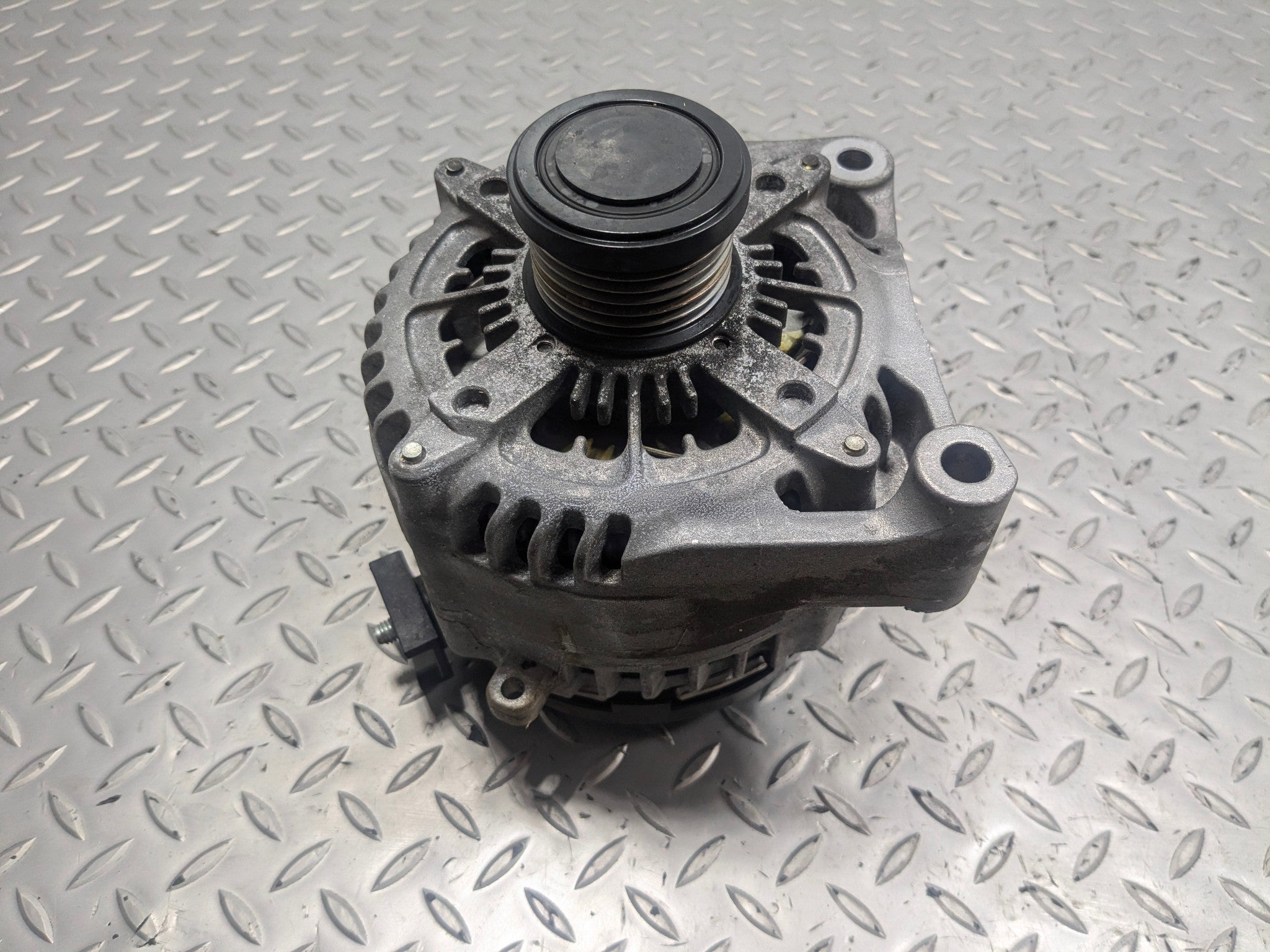 2015 - 2018 BMW 320I OEM ENGINE ALTERNATOR GENERATOR ASSEMBLY