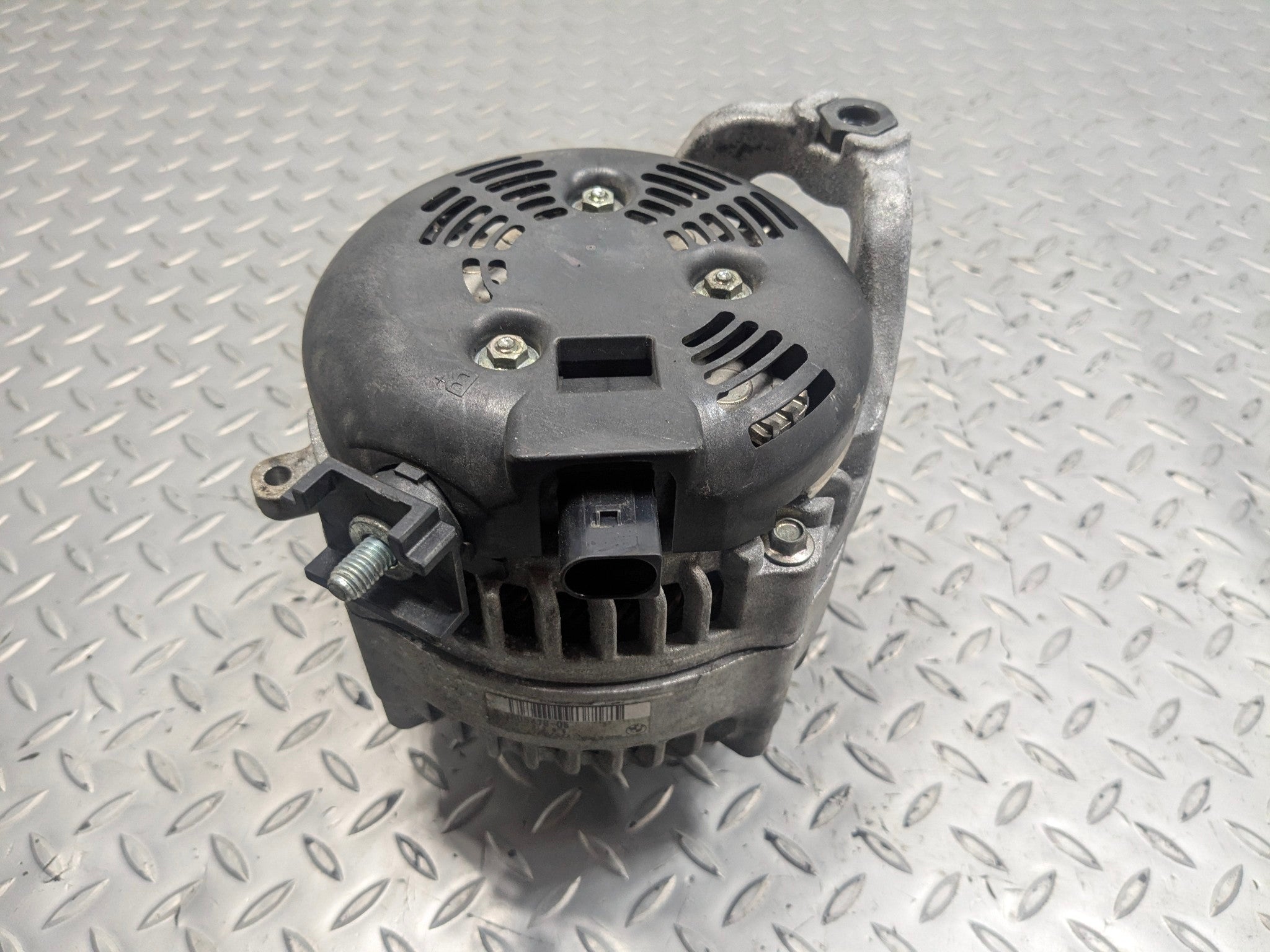 2015 - 2018 BMW 320I OEM ENGINE ALTERNATOR GENERATOR ASSEMBLY