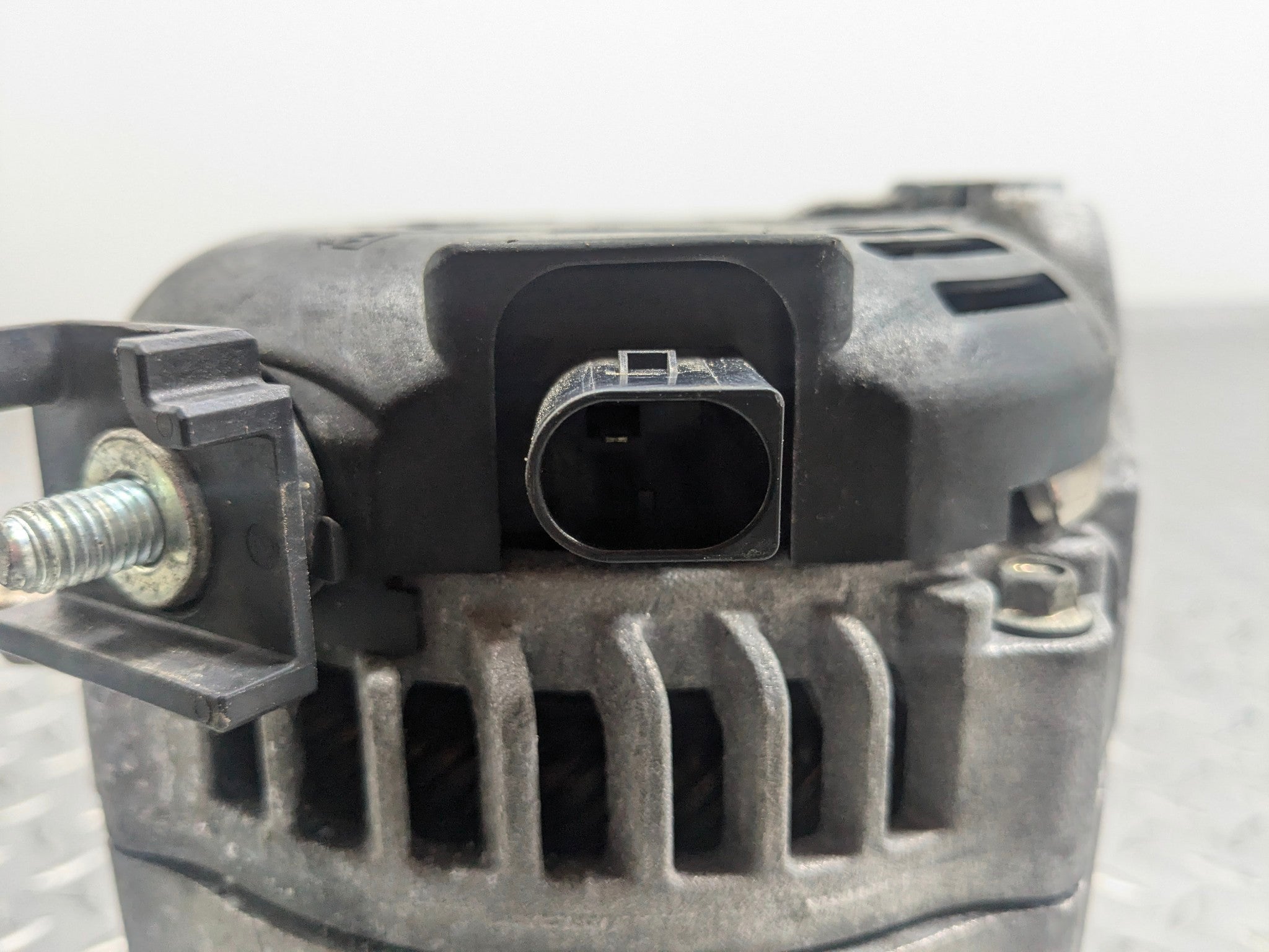 2015 - 2018 BMW 320I OEM ENGINE ALTERNATOR GENERATOR ASSEMBLY