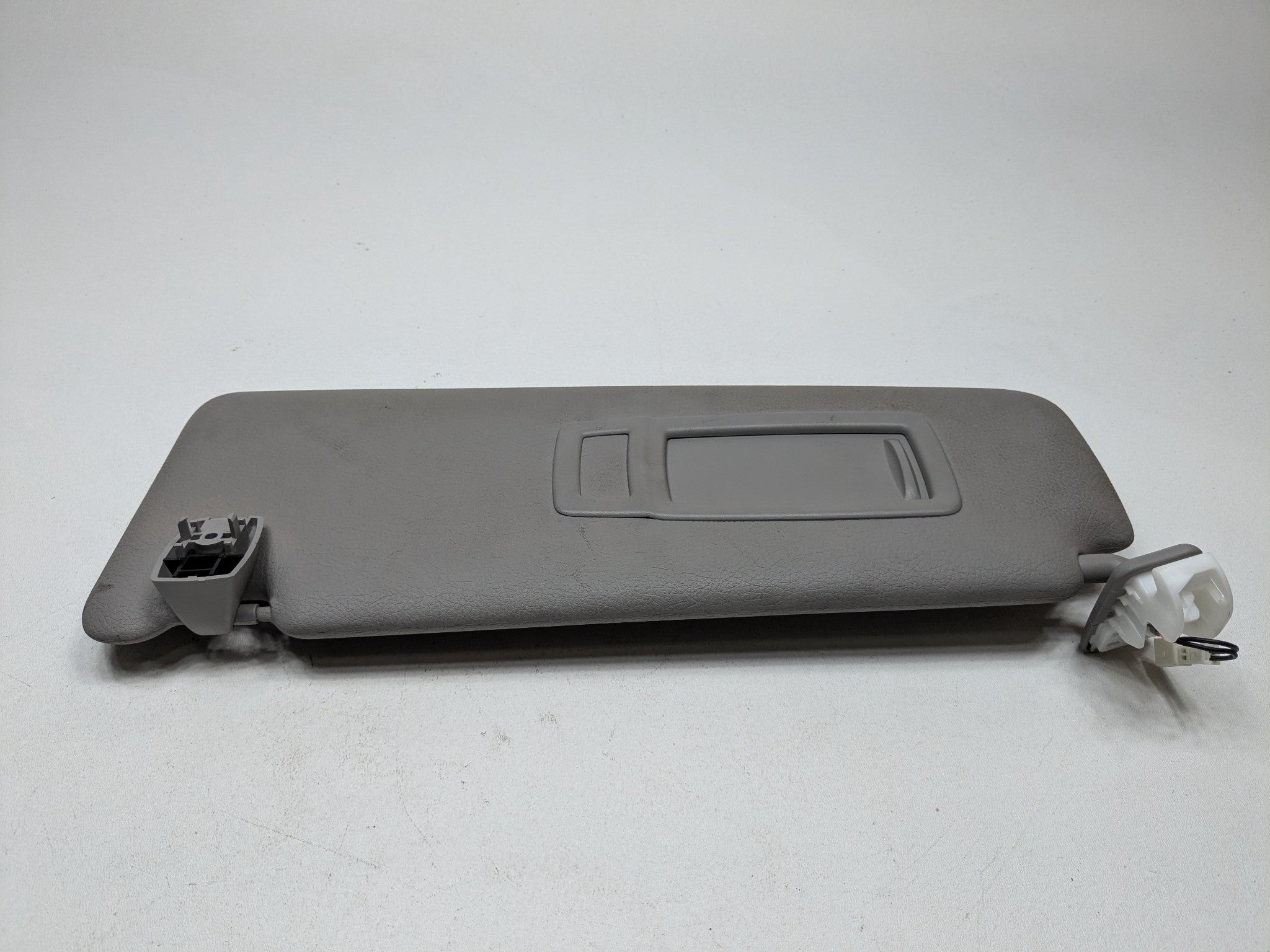 2015 - 2018 BMW 320I OEM SUN VISOR SUNVISOR SHADE FRONT LEFT DRIVER SIDE GREY