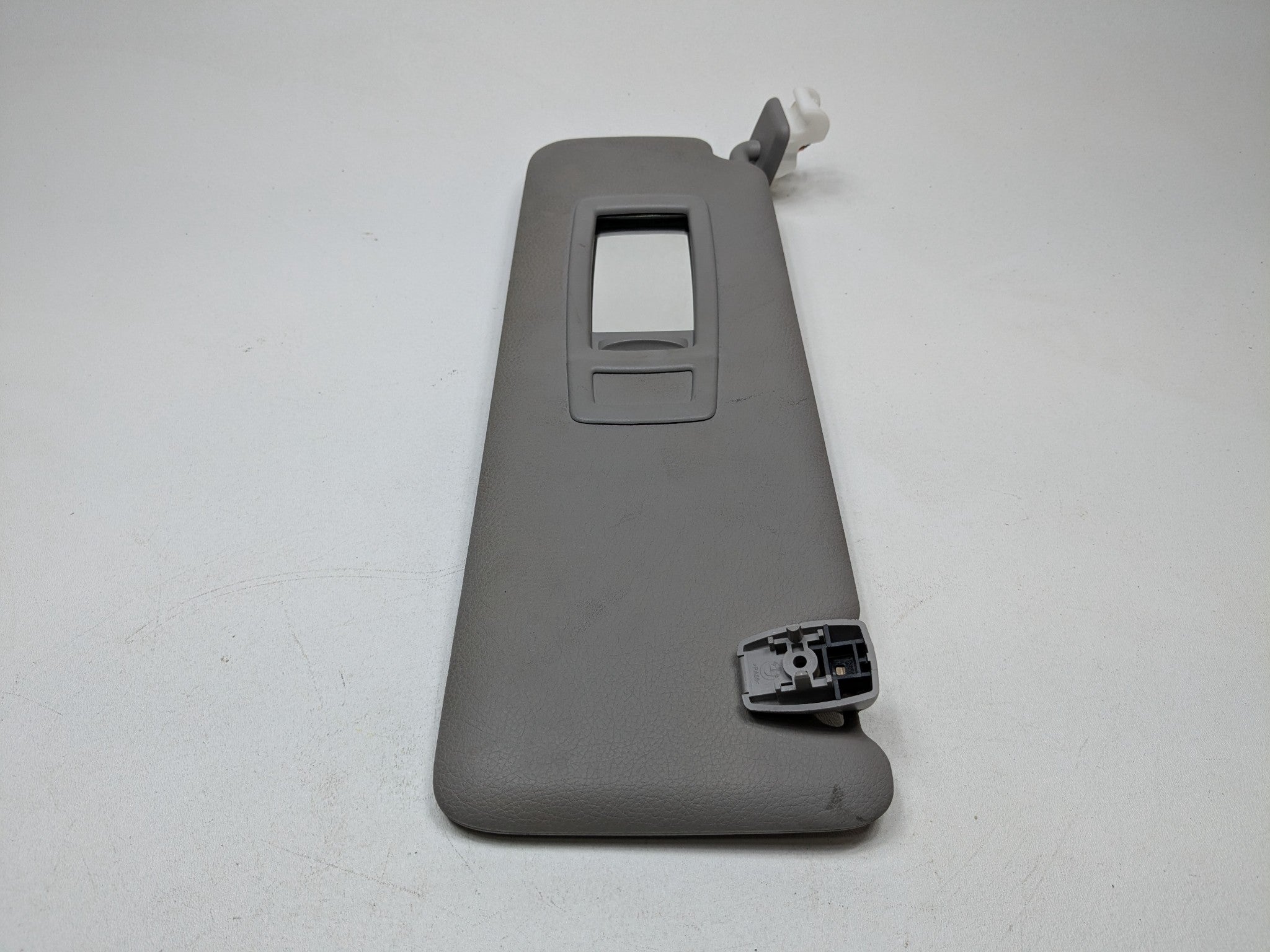 2015 - 2018 BMW 320I OEM SUN VISOR SUNVISOR SHADE FRONT LEFT DRIVER SIDE GREY