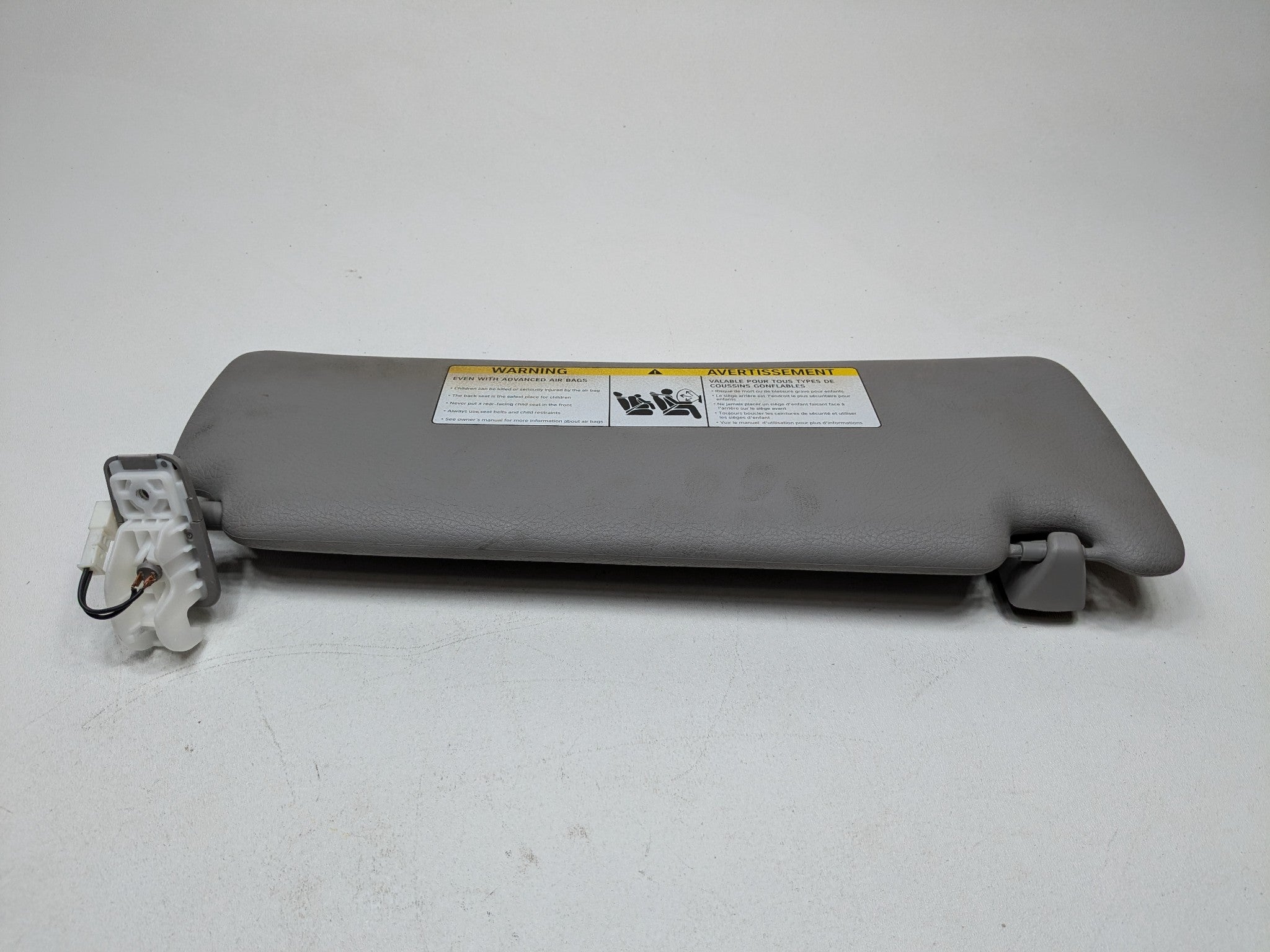 2015 - 2018 BMW 320I OEM SUN VISOR SUNVISOR SHADE FRONT LEFT DRIVER SIDE GREY