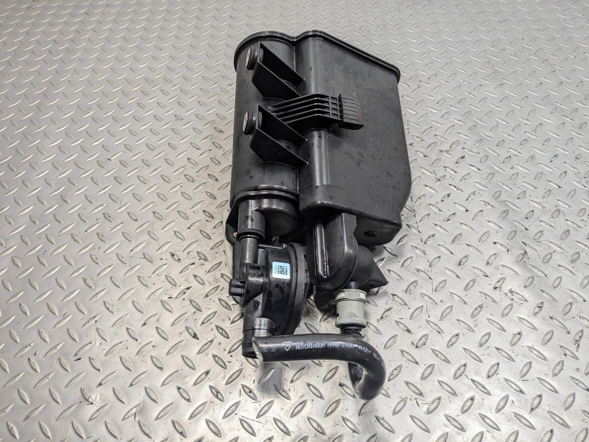 2015 - 2018 BMW 320I OEM FUEL VAPOR EVAPORATOR CHARCOAL CANISTER