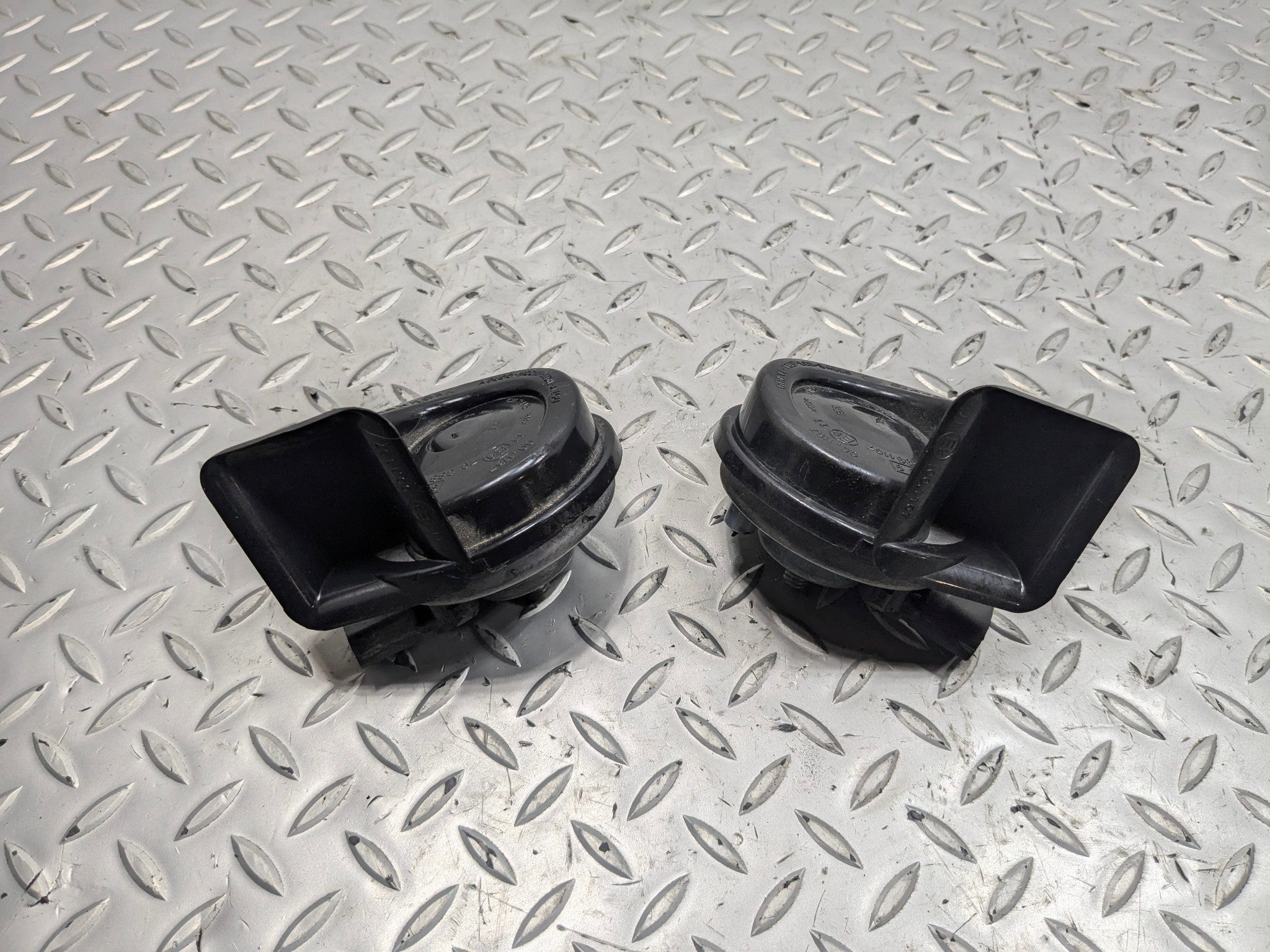 2015 - 2018 BMW 320I OEM DUAL NOTE HORN HIGH AND LOW TONE SIREN SIGNAL SET