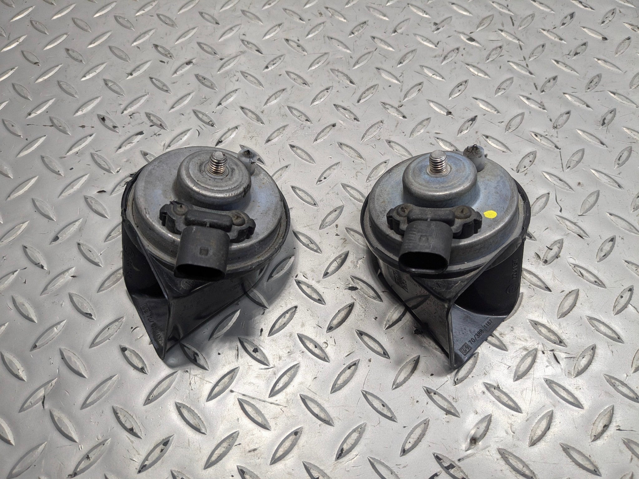 2015 - 2018 BMW 320I OEM DUAL NOTE HORN HIGH AND LOW TONE SIREN SIGNAL SET