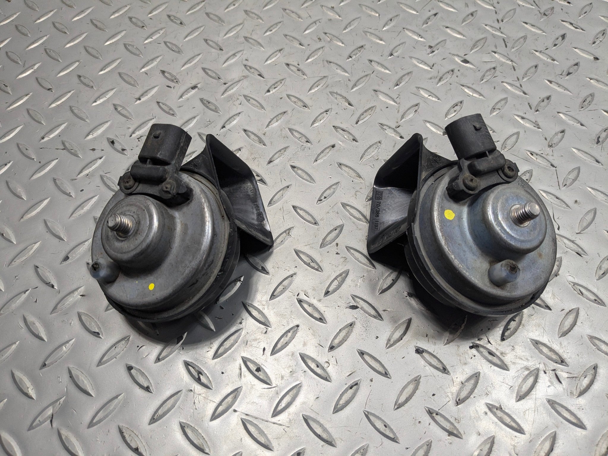 2015 - 2018 BMW 320I OEM DUAL NOTE HORN HIGH AND LOW TONE SIREN SIGNAL SET