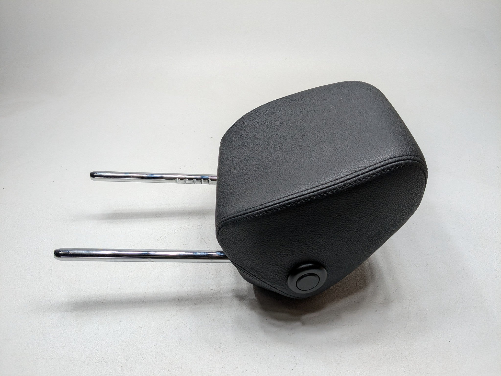 2015 - 2018 BMW 320I OEM SEAT HEADREST BLACK LEATHER FRONT LEFT DRIVER SIDE