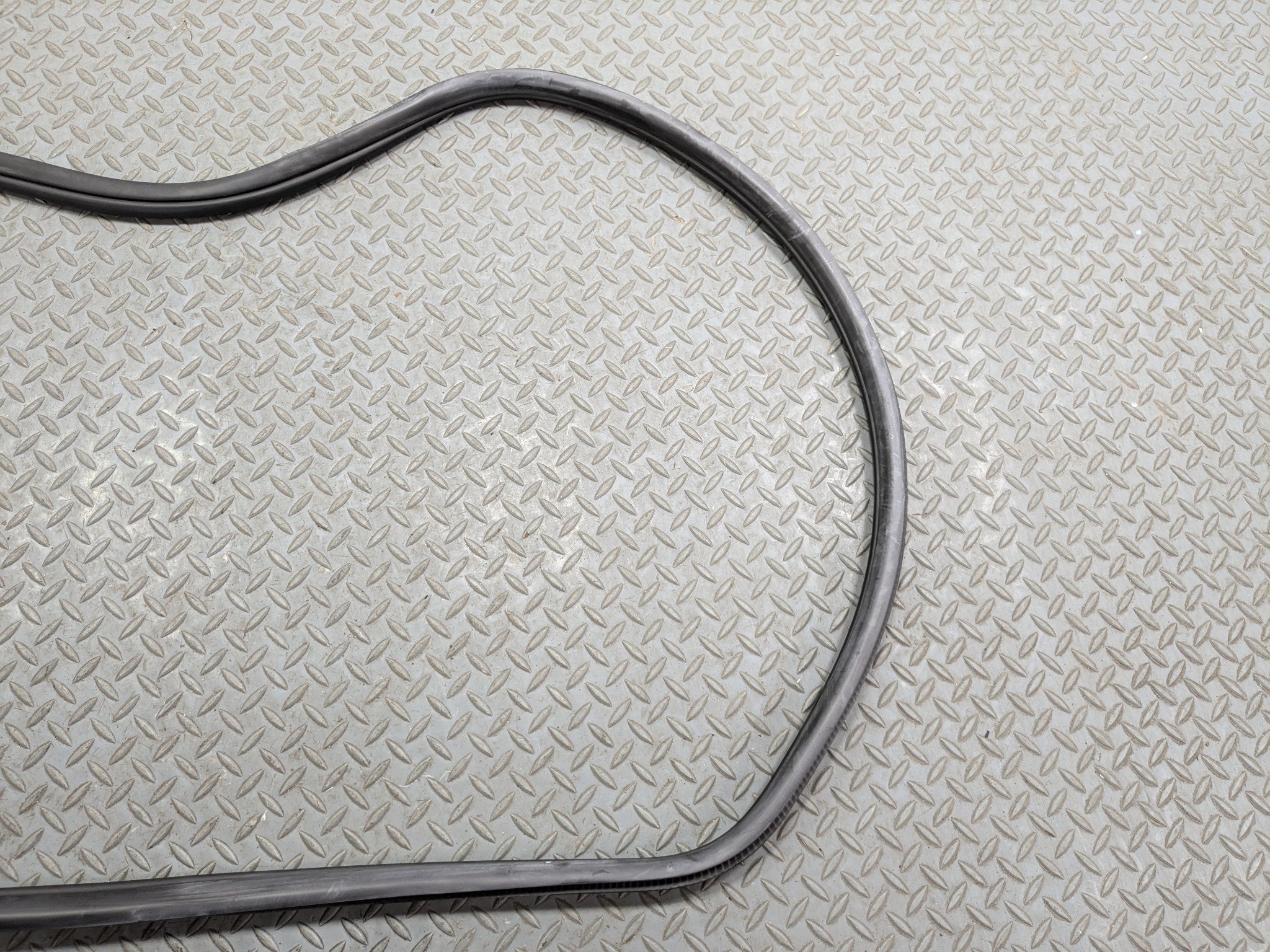 2015 - 2018 BMW 320I OEM DOOR SEAL WEATHER STRIPPING RUBBER BLACK REAR LEFT SIDE