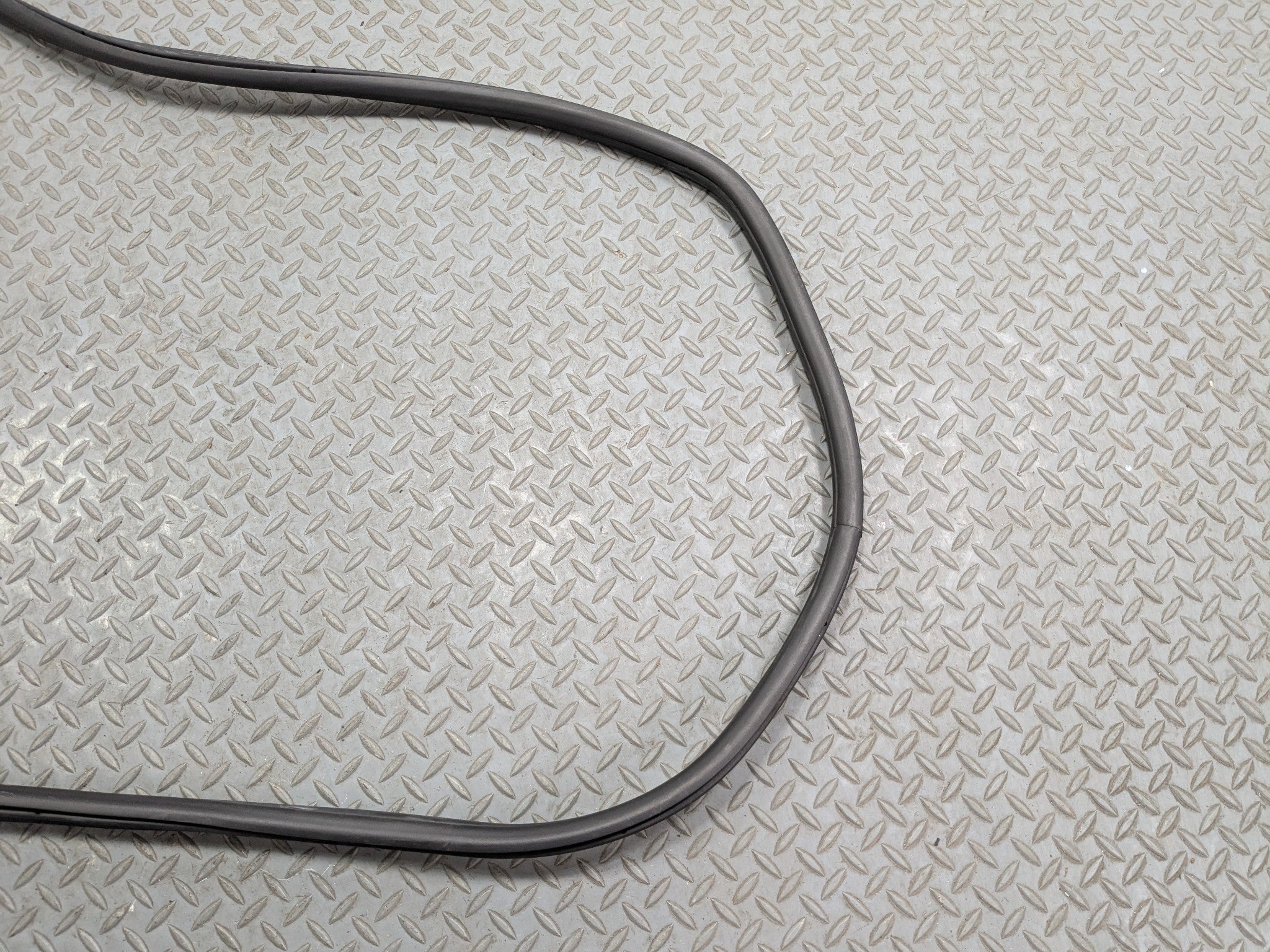 2015 - 2018 BMW 320I OEM DOOR SEAL WEATHER STRIPPING RUBBER BLACK REAR LEFT SIDE