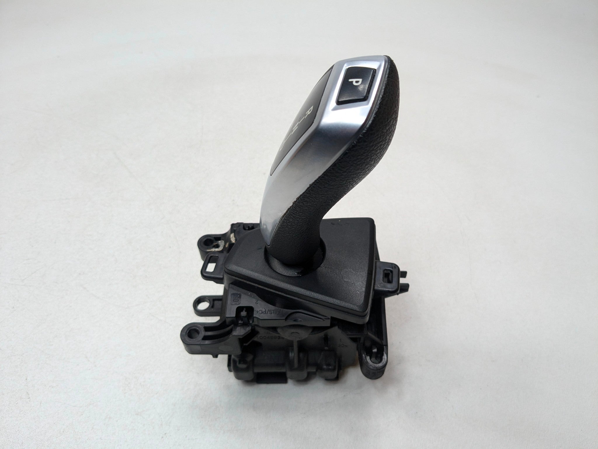 2015 - 2018 BMW 320I OEM AUTOMATIC TRANSMISSION GEAR SHIFTER SELECTOR