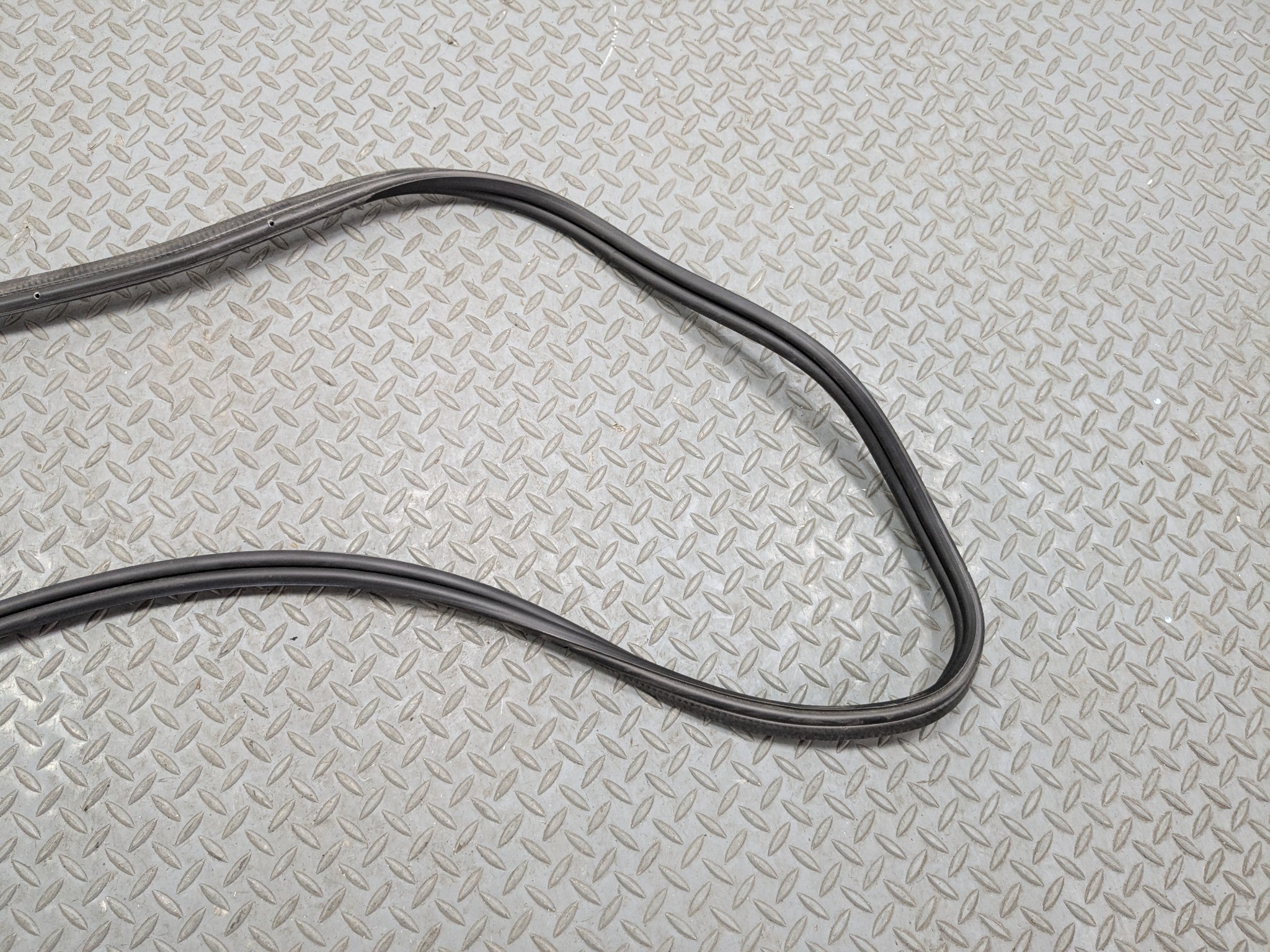 2015 - 2018 BMW 320I OEM TRUNK WEATHER SEAL STRIPPING RUBBER REAR BLACK