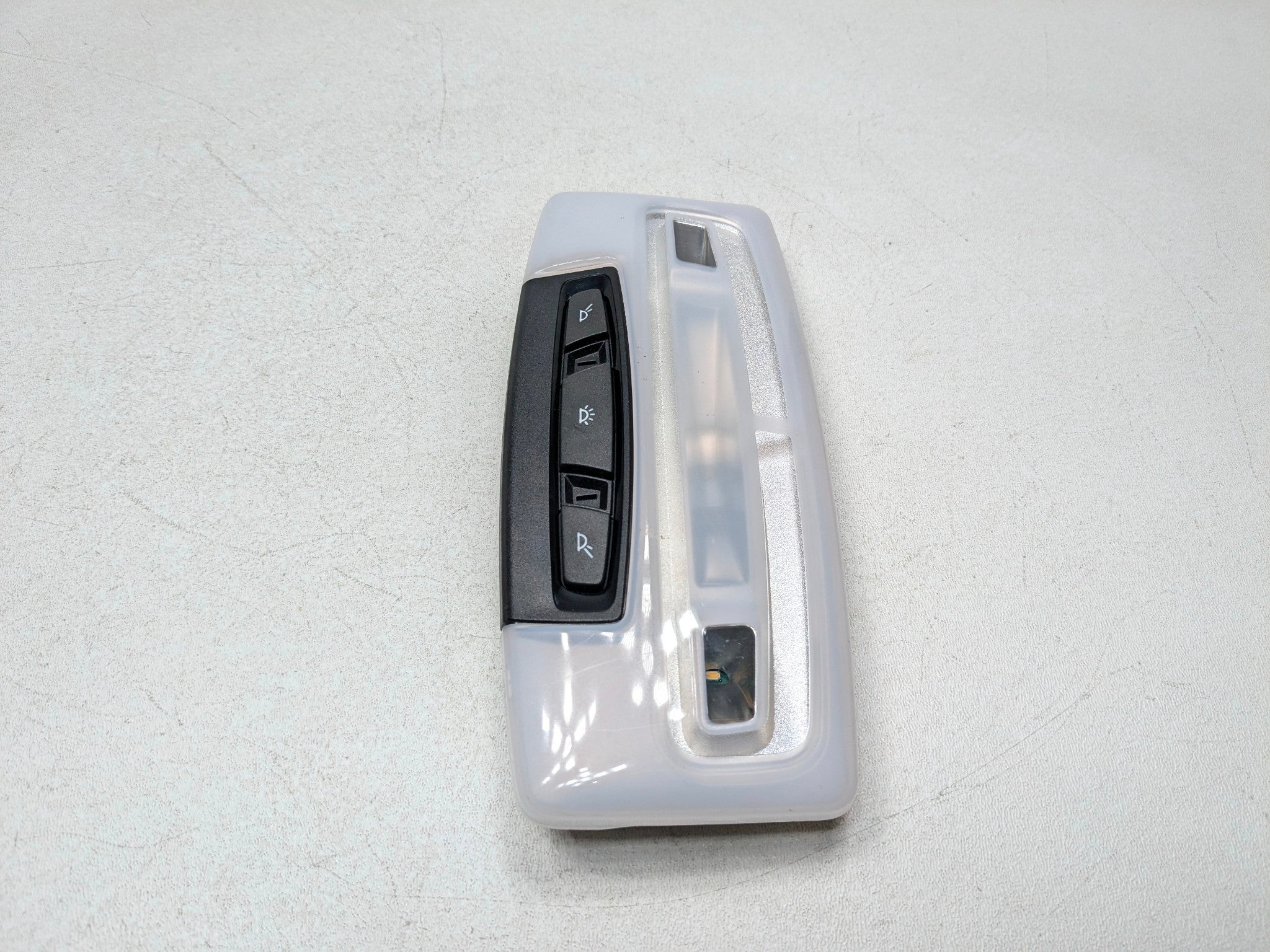 2015 - 2018 BMW 320I OEM REAR UPPER OVERHEAD DOME INTERIOR LIGHT ASSEMBLY